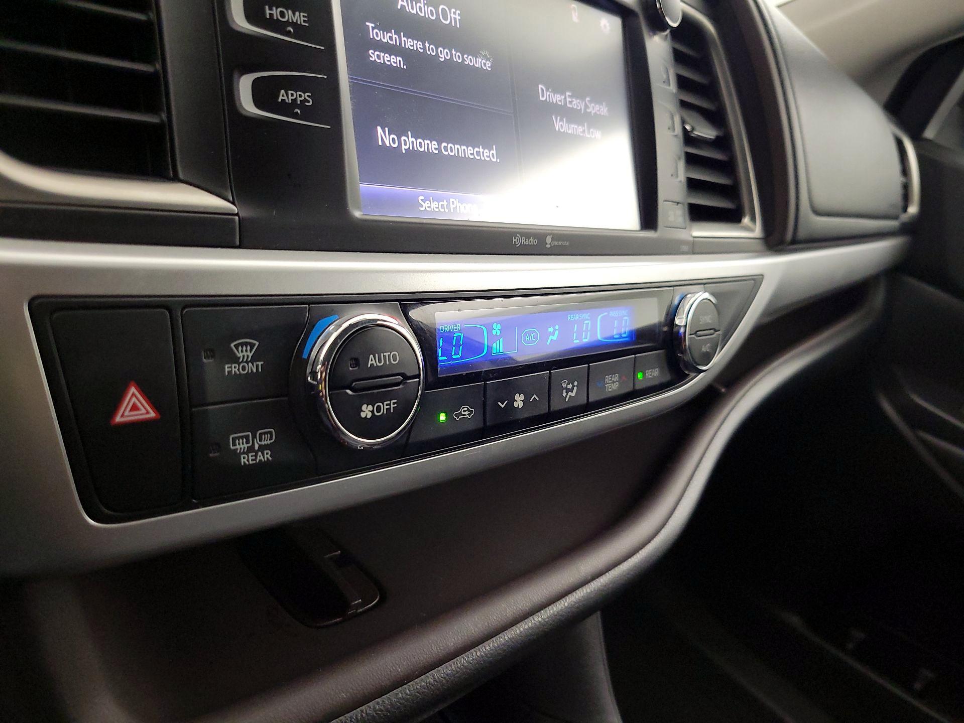 Thumbnail: 2015 Toyota Highlander - 16