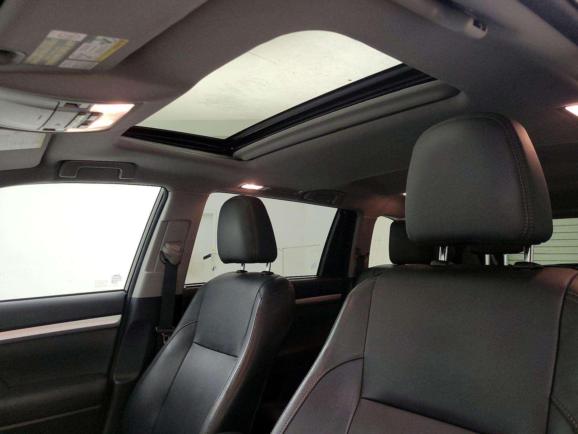 Thumbnail: 2015 Toyota Highlander - 18
