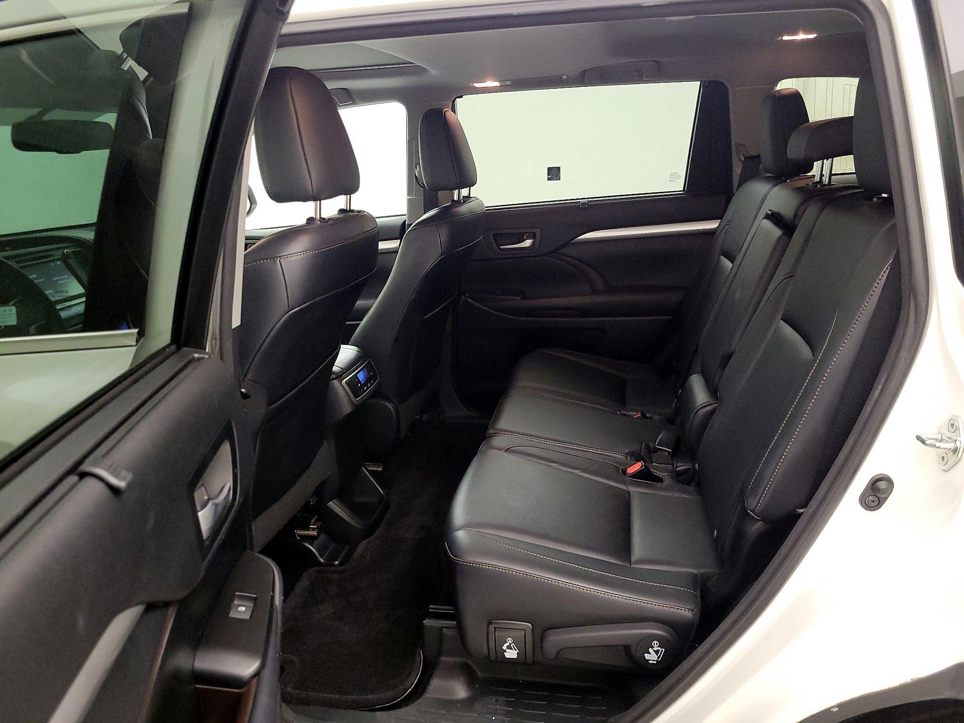 Thumbnail: 2015 Toyota Highlander - 19