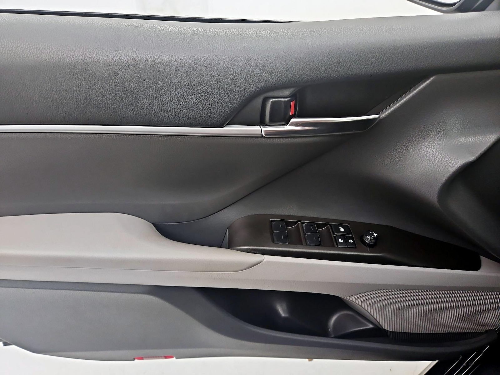 2023 Toyota Camry LE - Photo 13