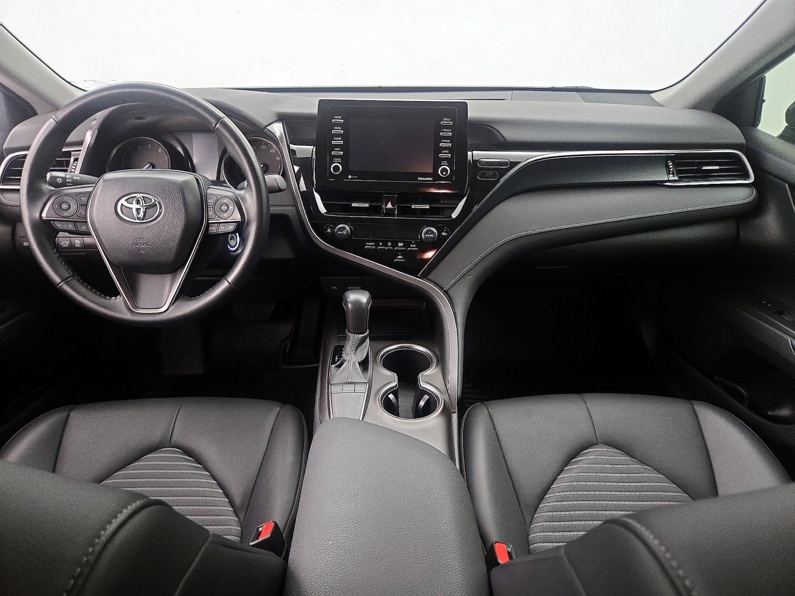 2024 Toyota Camry SE - Photo 10