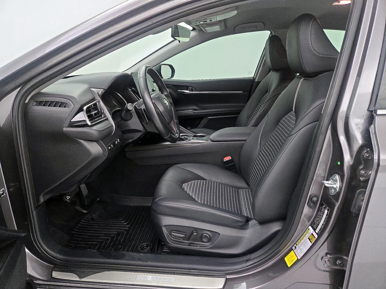 2024 Toyota Camry SE - Photo 12