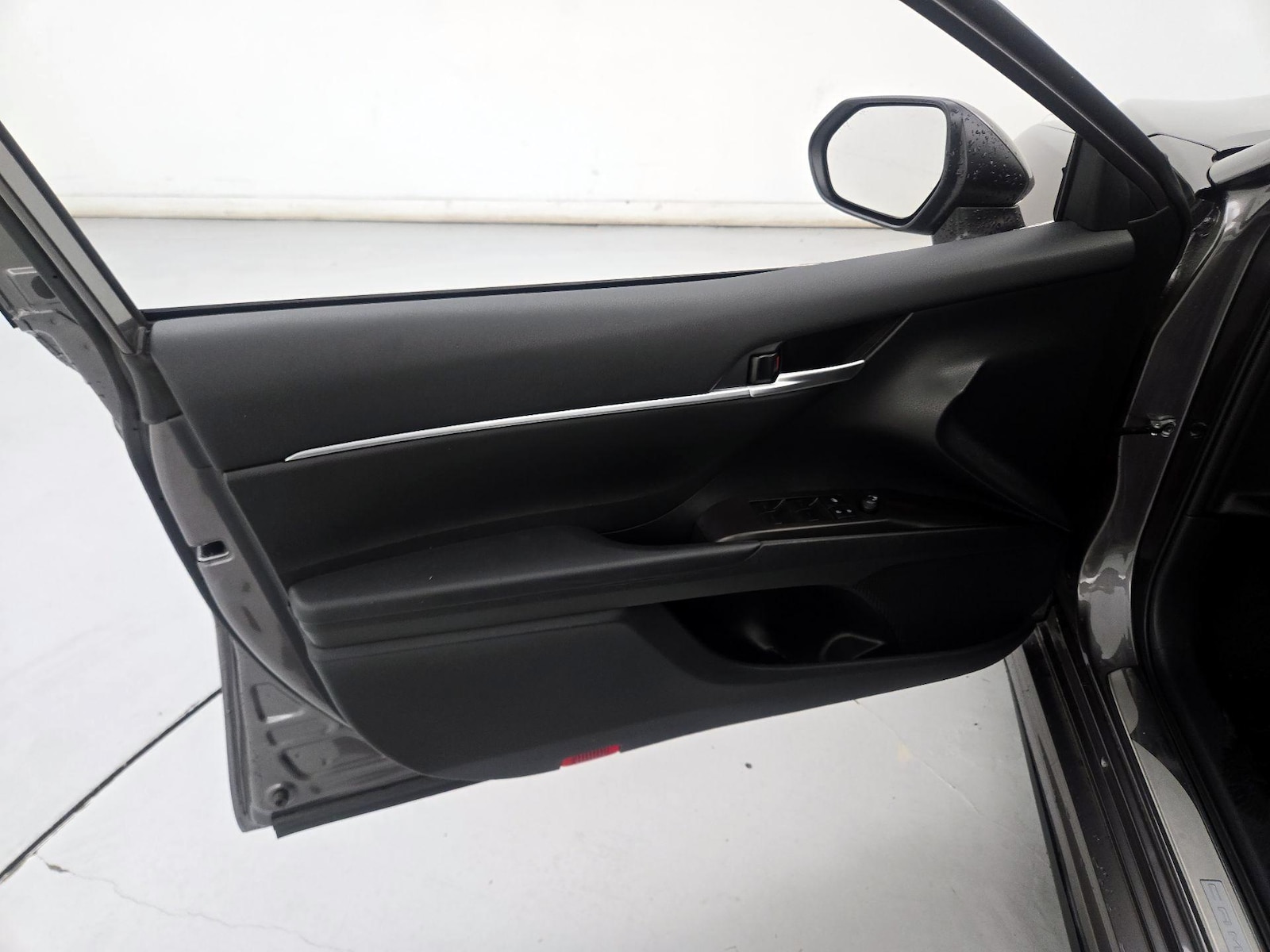 2024 Toyota Camry SE - Photo 13