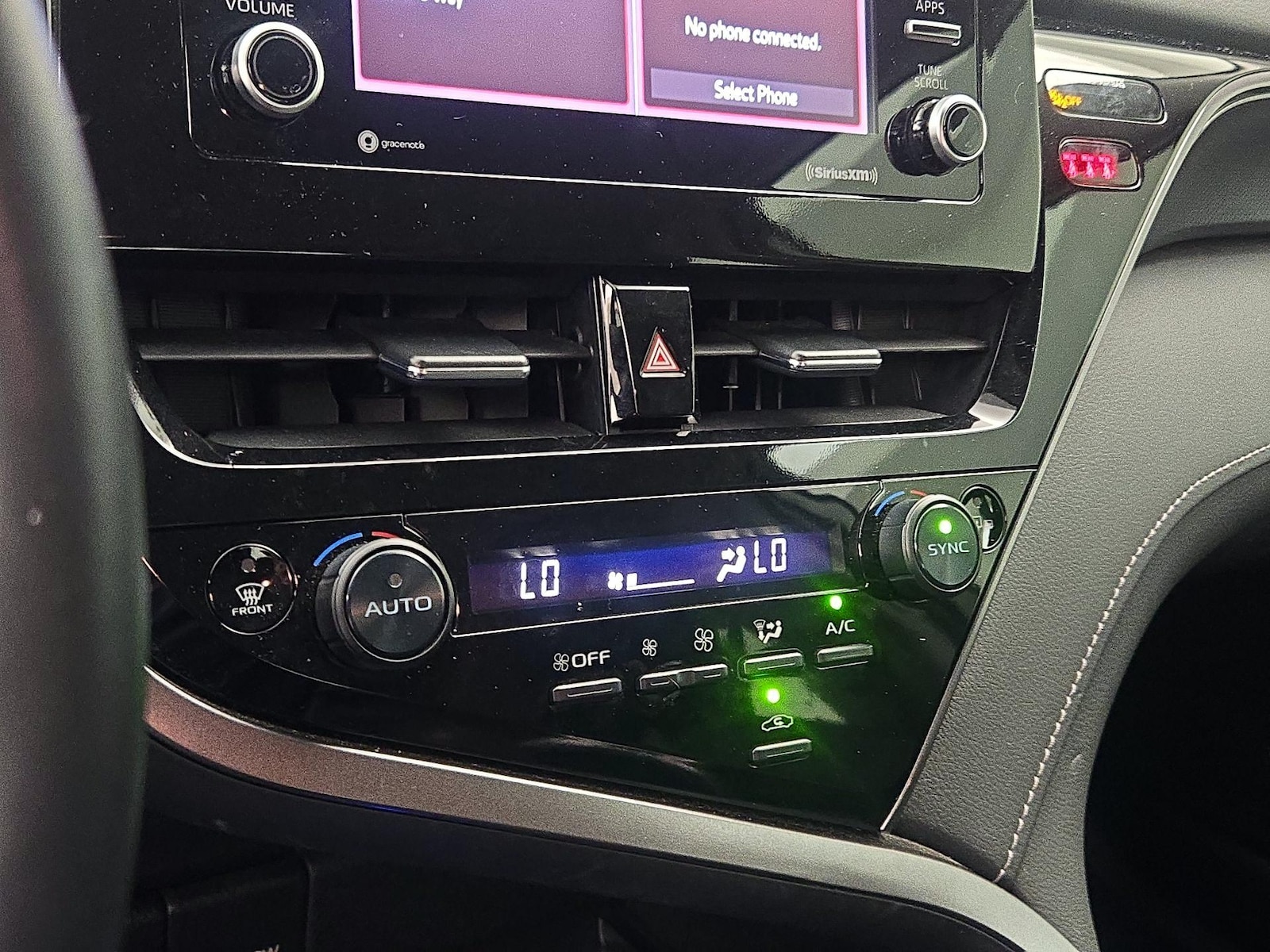 2024 Toyota Camry SE - Photo 17