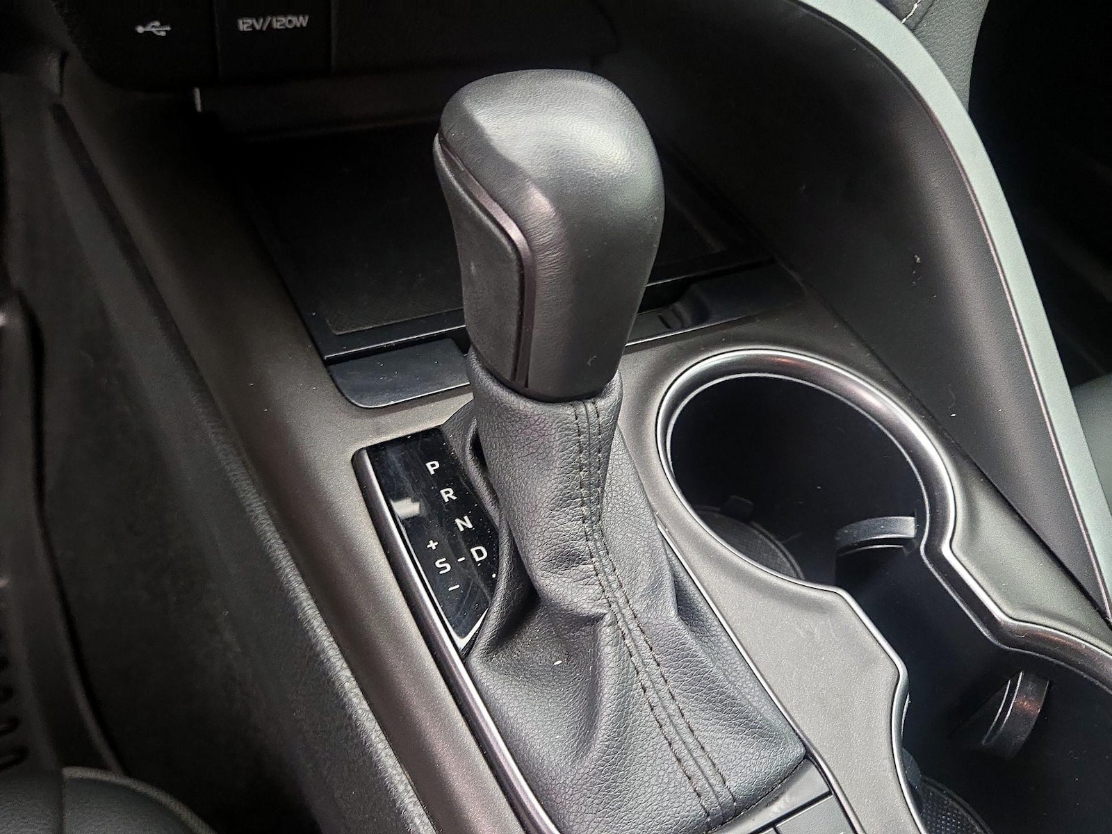 2024 Toyota Camry SE - Photo 18