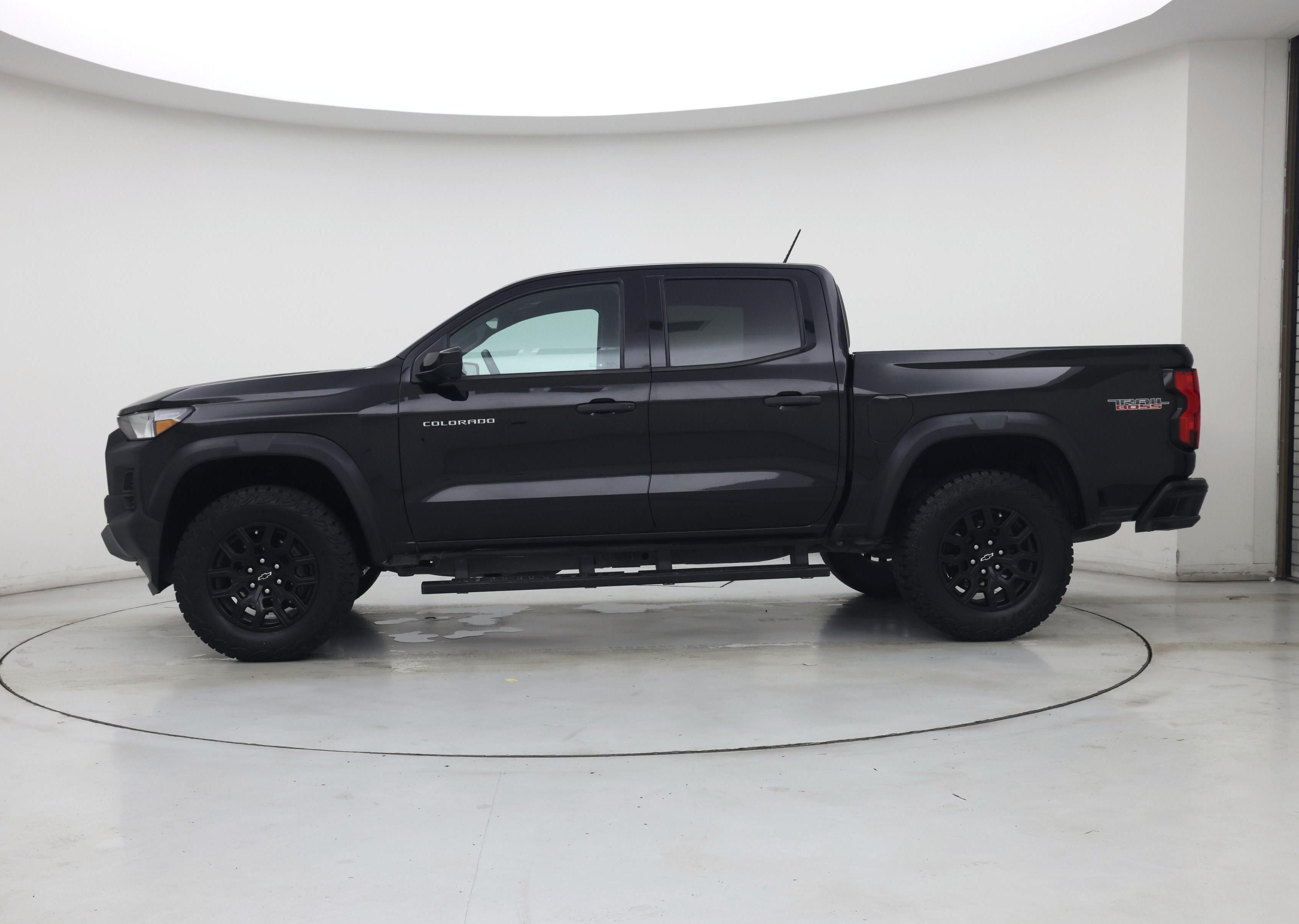 Thumbnail: 2023 Chevrolet Colorado - 3