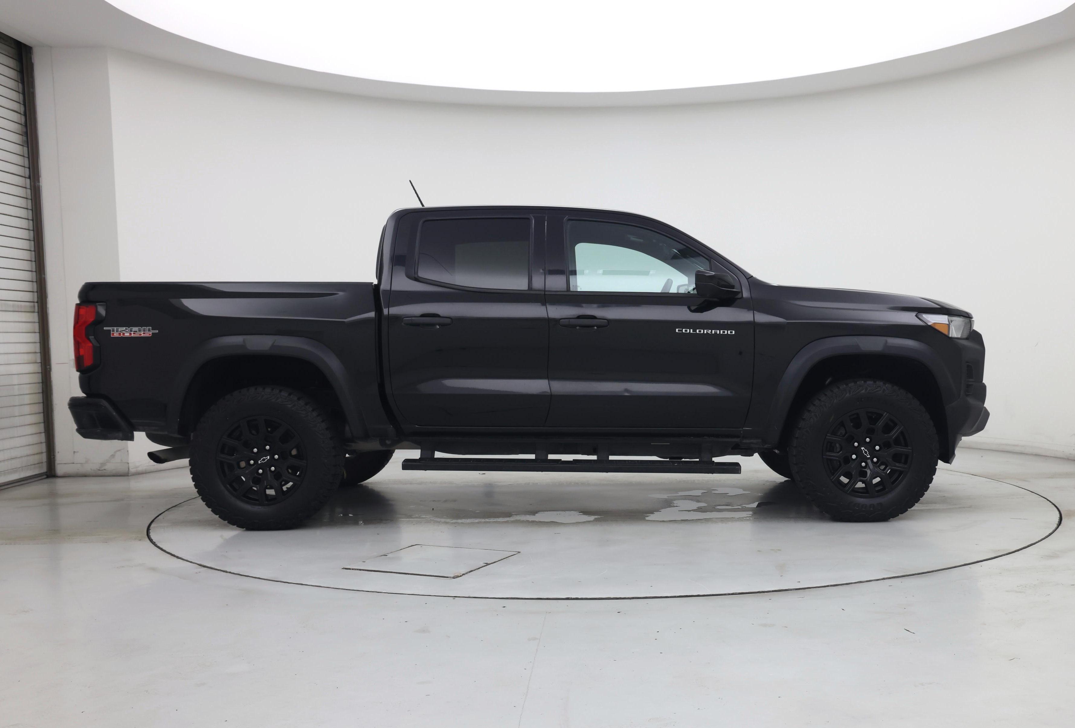 Thumbnail: 2023 Chevrolet Colorado - 7