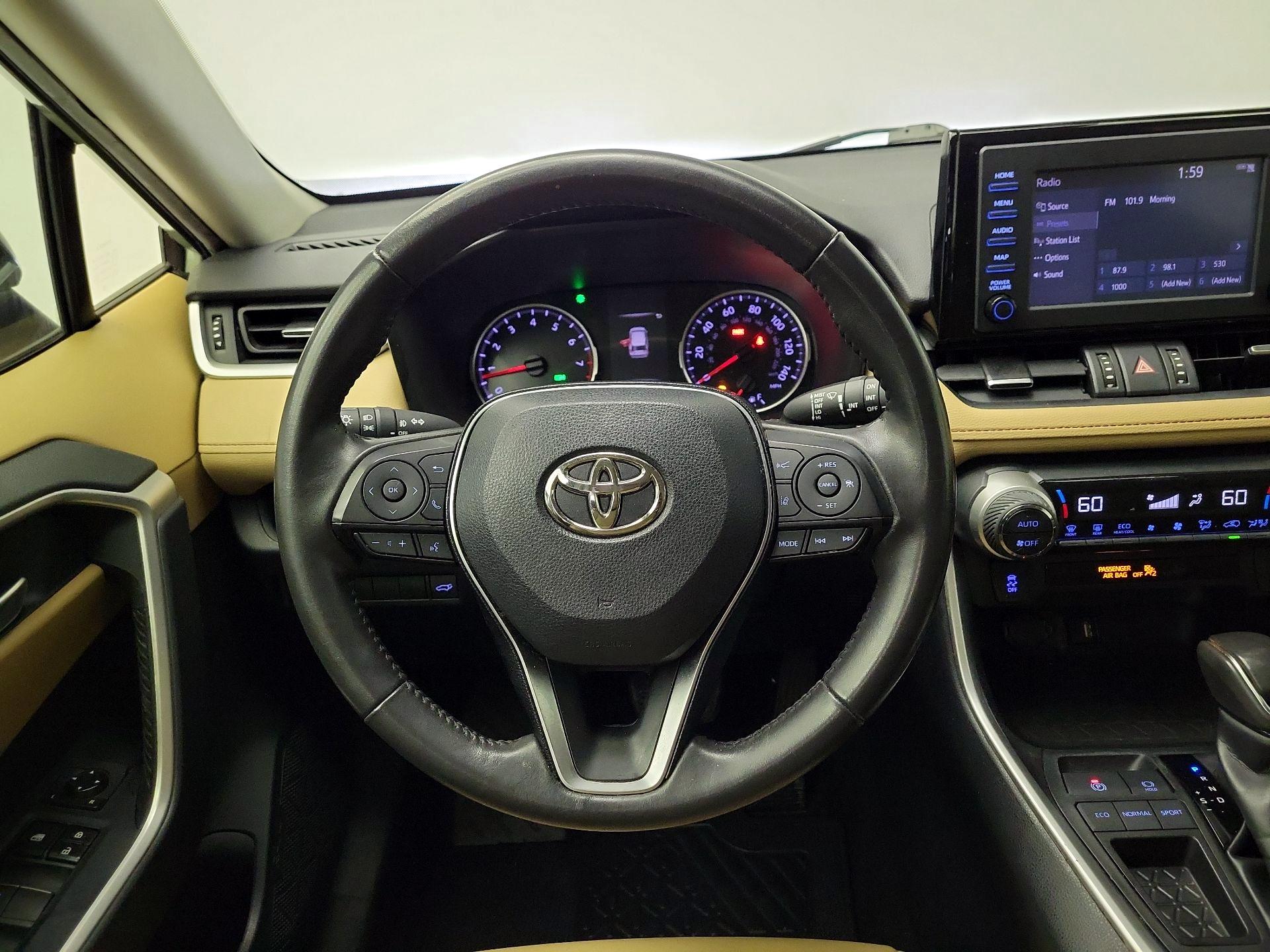 Thumbnail: 2019 Toyota RAV4 - 10