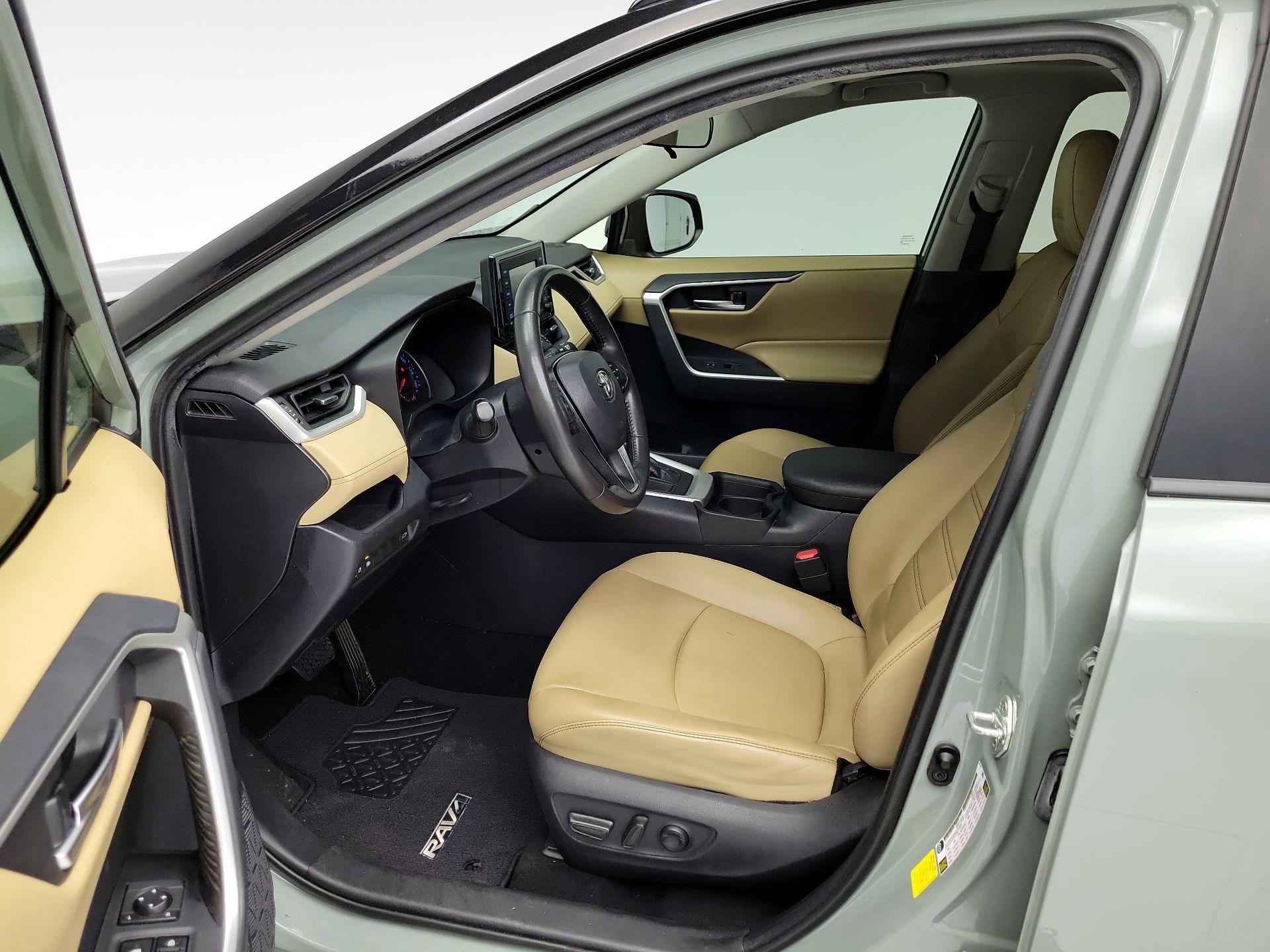 Thumbnail: 2019 Toyota RAV4 - 11