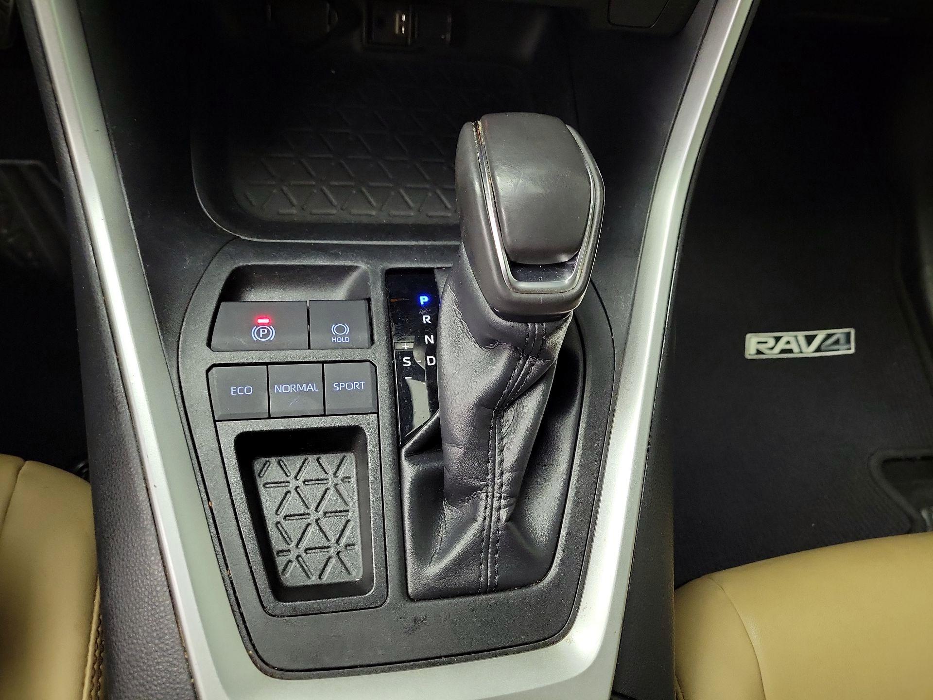 Thumbnail: 2019 Toyota RAV4 - 17