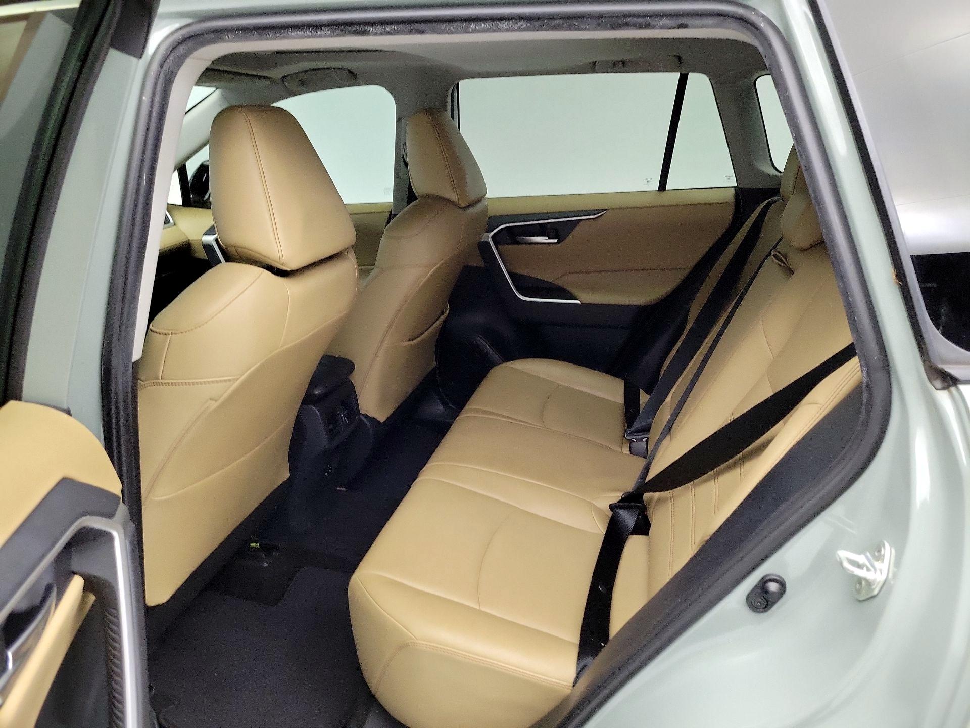 Thumbnail: 2019 Toyota RAV4 - 19