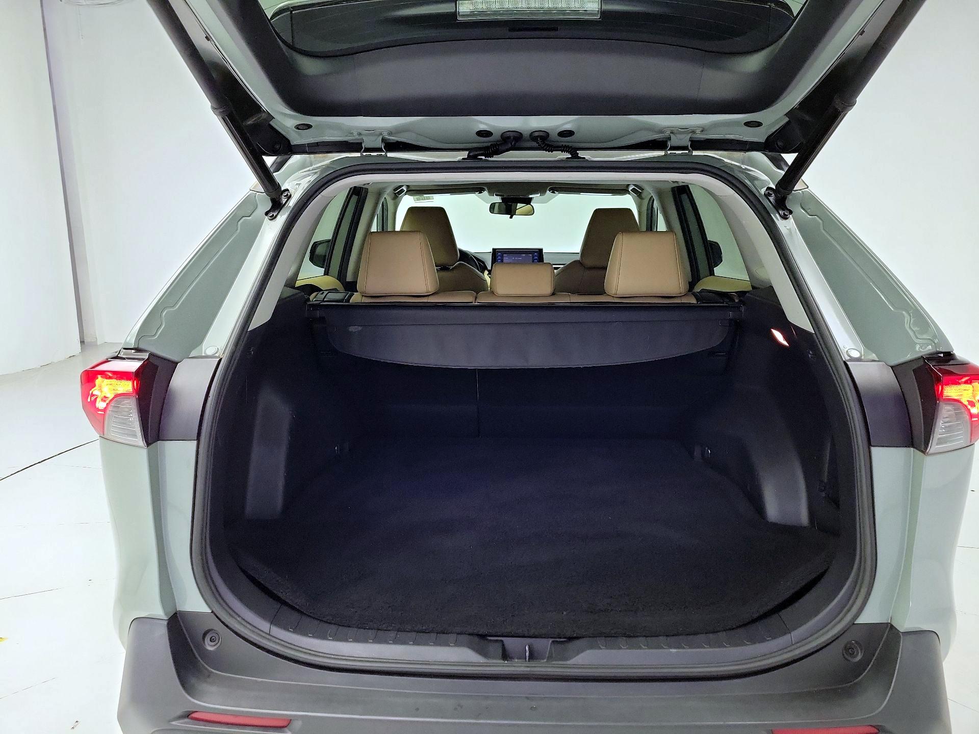 Thumbnail: 2019 Toyota RAV4 - 20