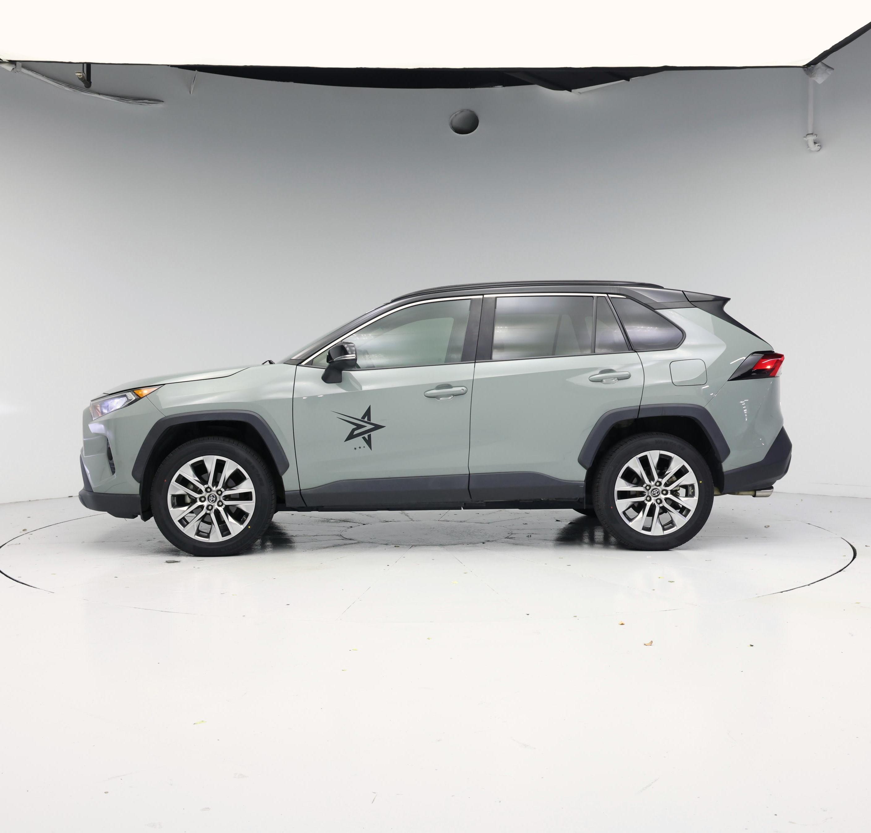 Thumbnail: 2019 Toyota RAV4 - 3