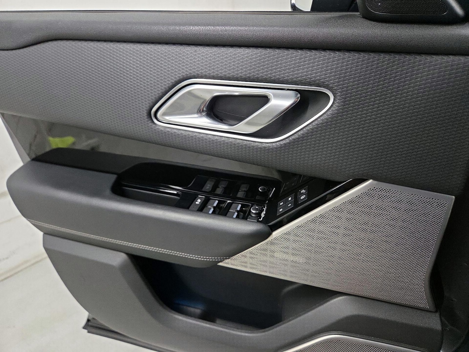 2018 Land Rover Range Rover Velar SE - Photo 13