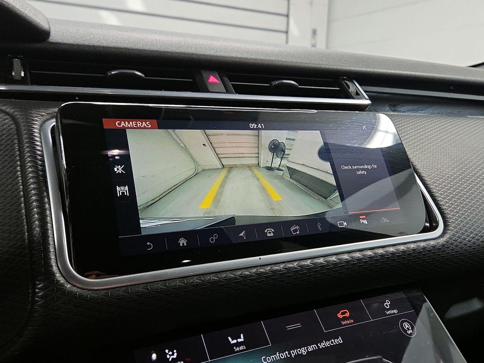 2018 Land Rover Range Rover Velar SE - Photo 16