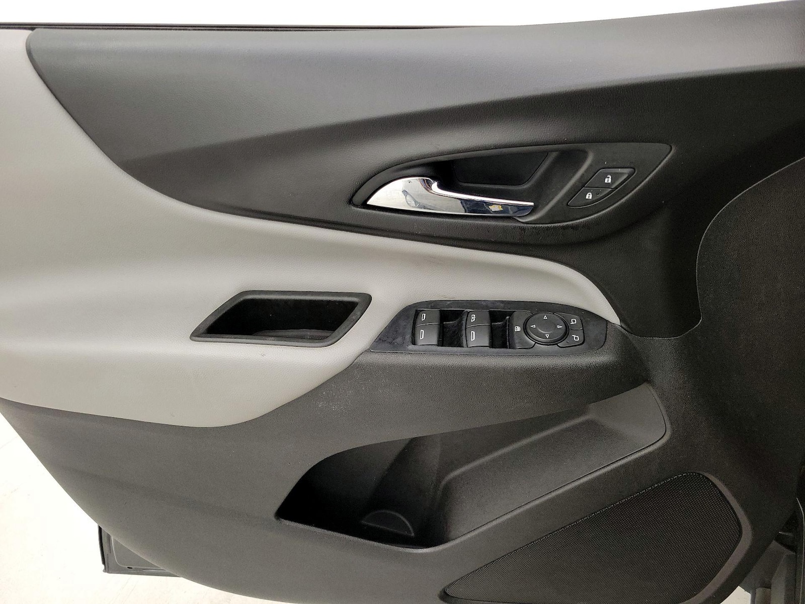 2019 Chevrolet Equinox LS - Photo 13