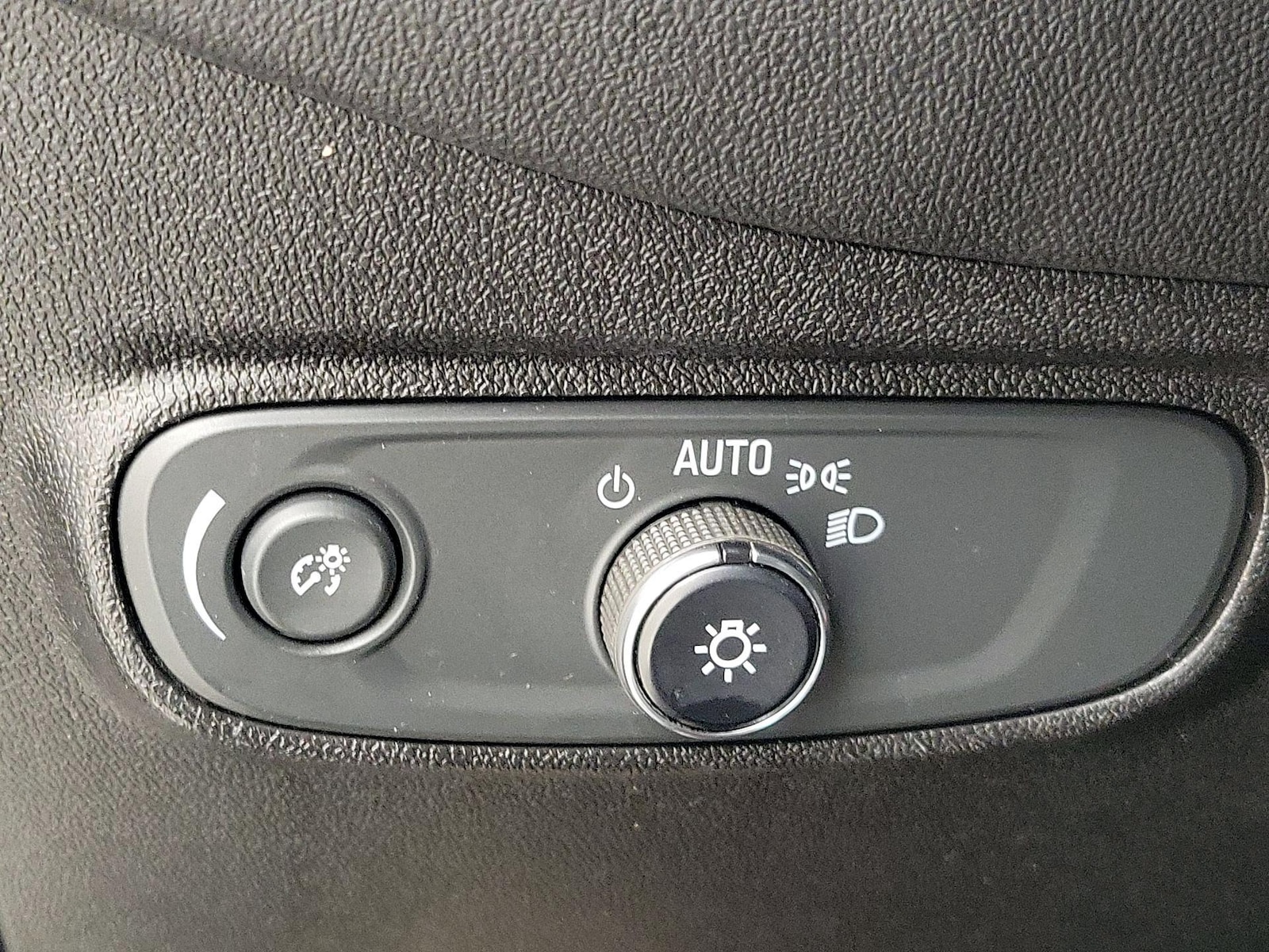 2019 Chevrolet Equinox LS - Photo 14