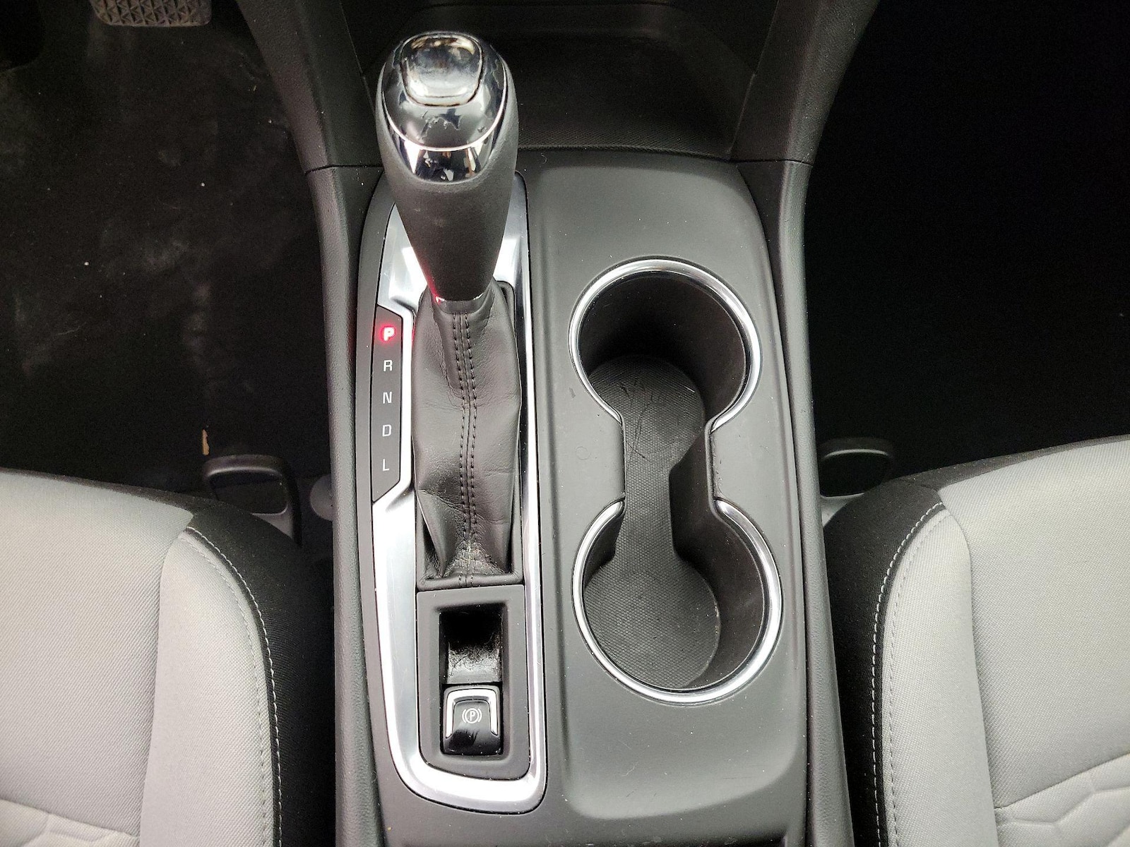 2019 Chevrolet Equinox LS - Photo 18