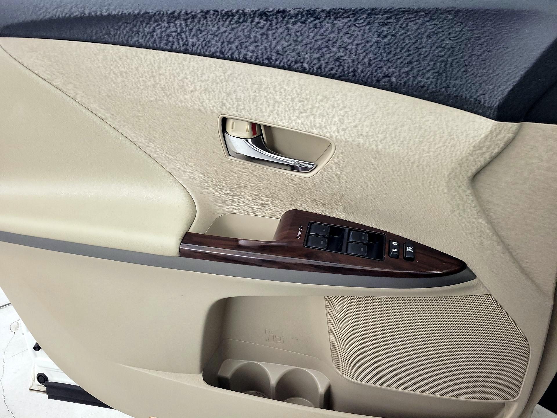 Thumbnail: 2015 Toyota Venza - 12