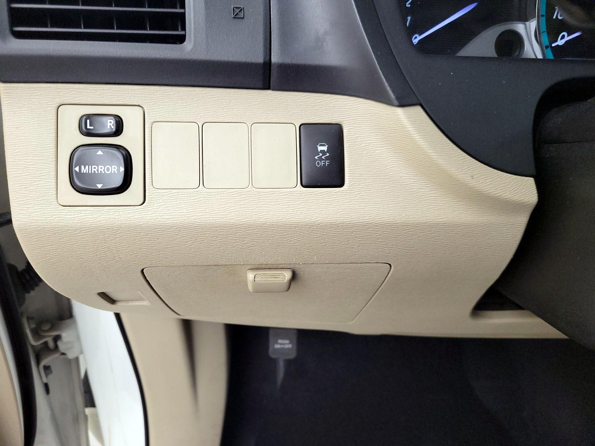 Thumbnail: 2015 Toyota Venza - 13