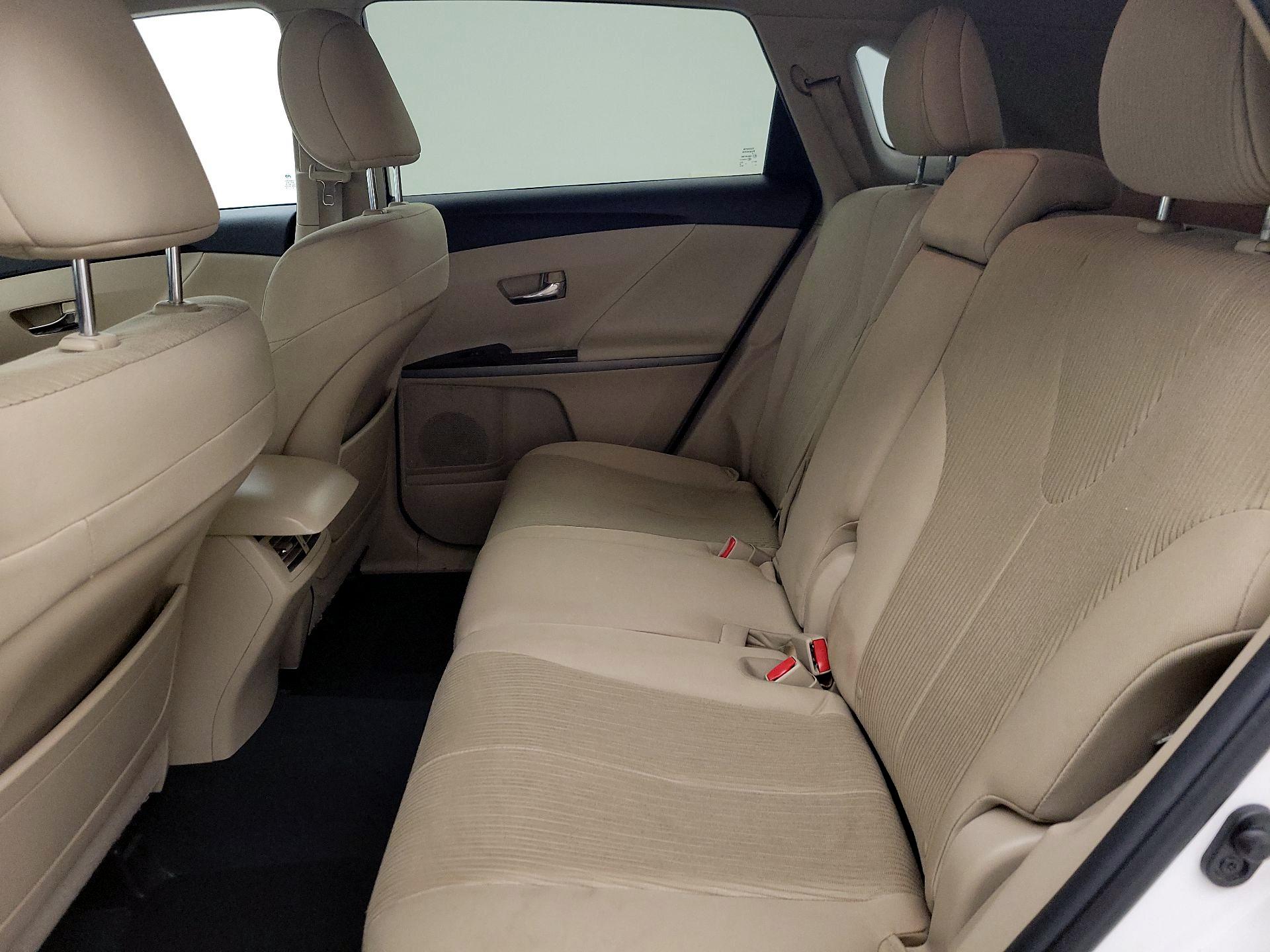 Thumbnail: 2015 Toyota Venza - 18