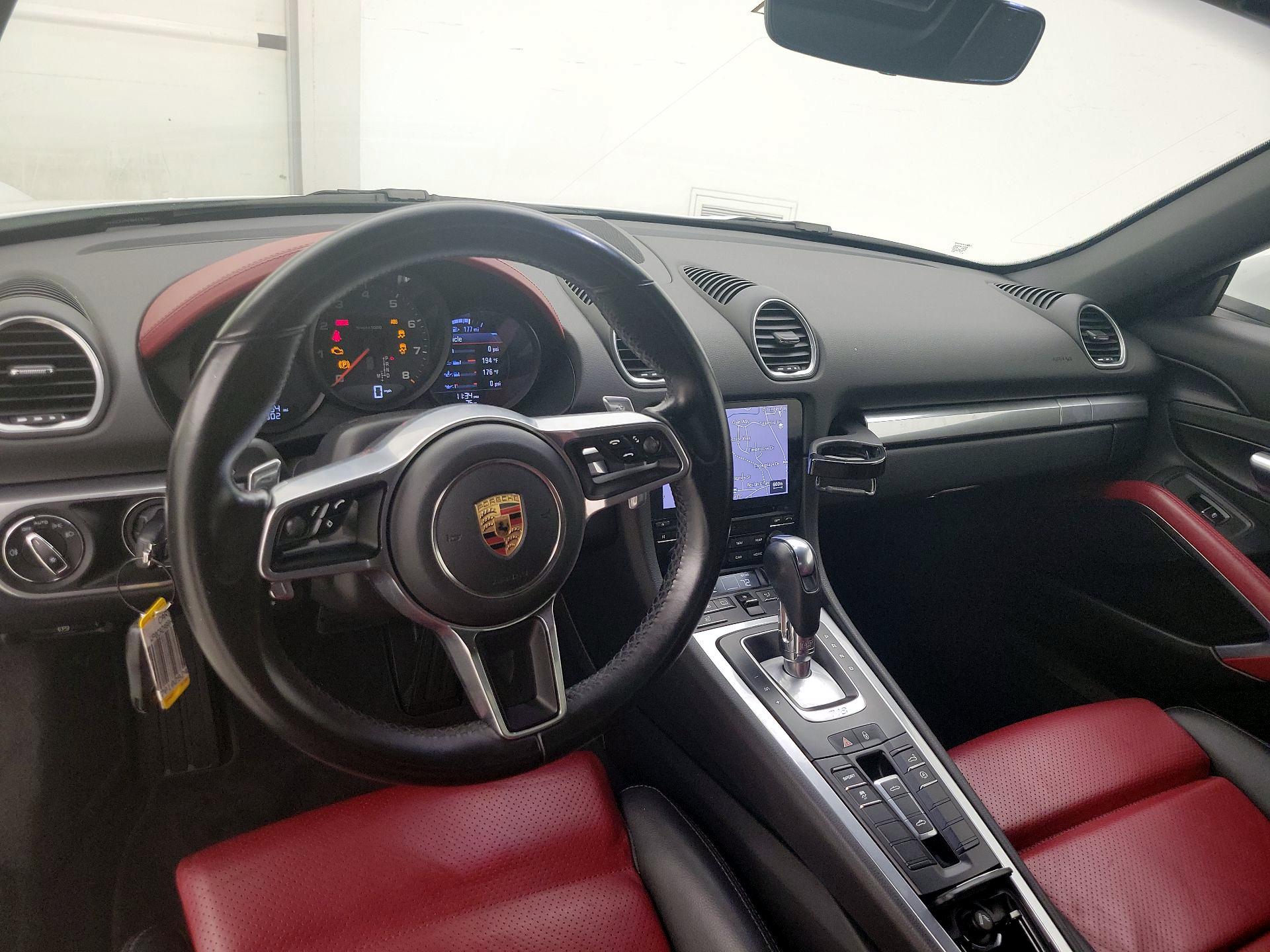 Thumbnail: 2017 Porsche 718 Boxster - 9