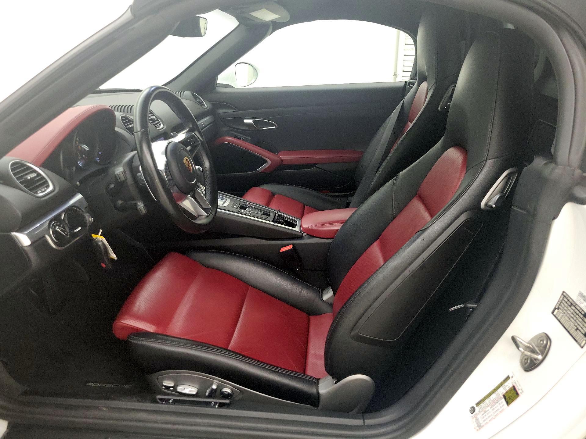 Thumbnail: 2017 Porsche 718 Boxster - 11