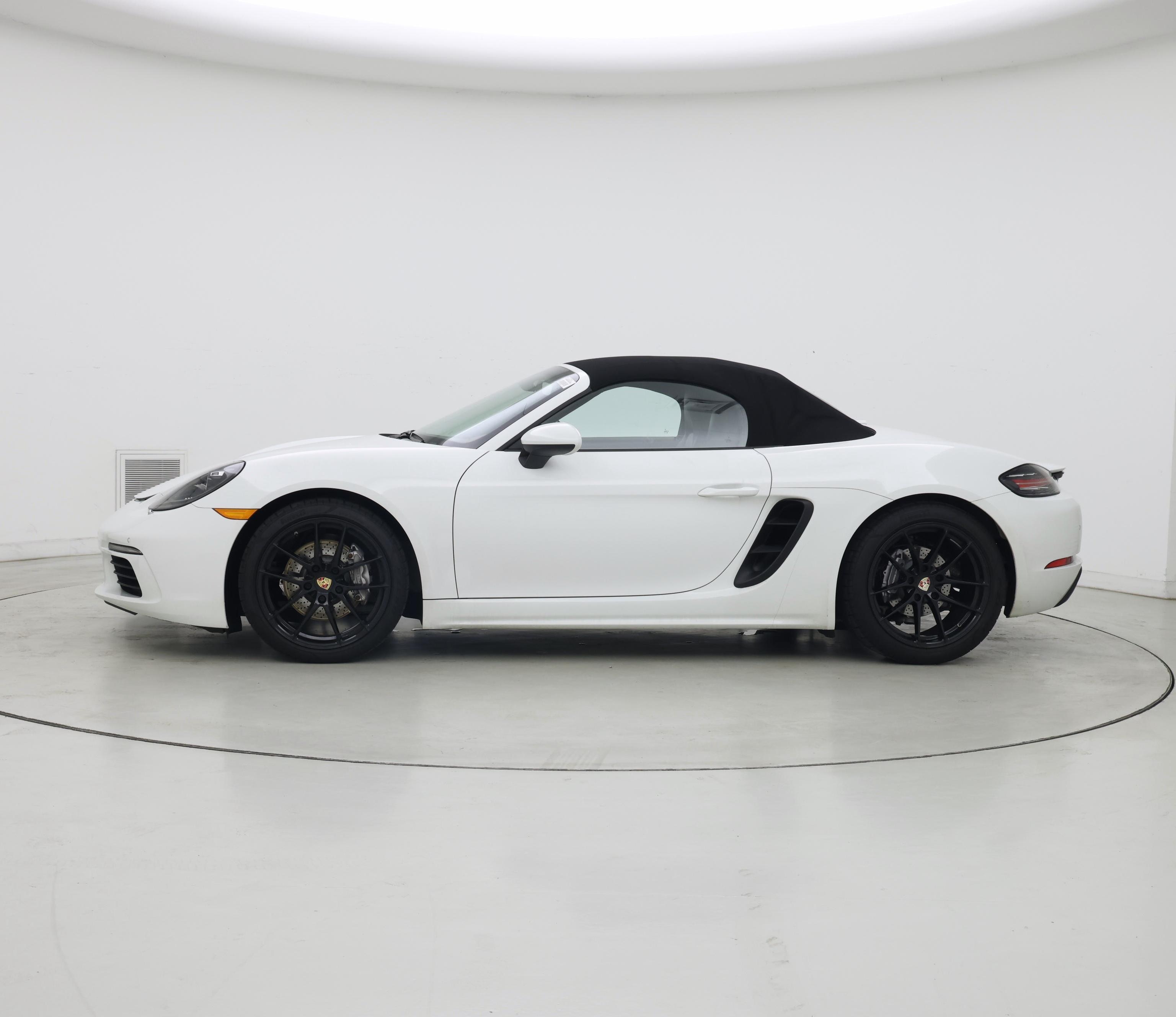 Thumbnail: 2017 Porsche 718 Boxster - 3