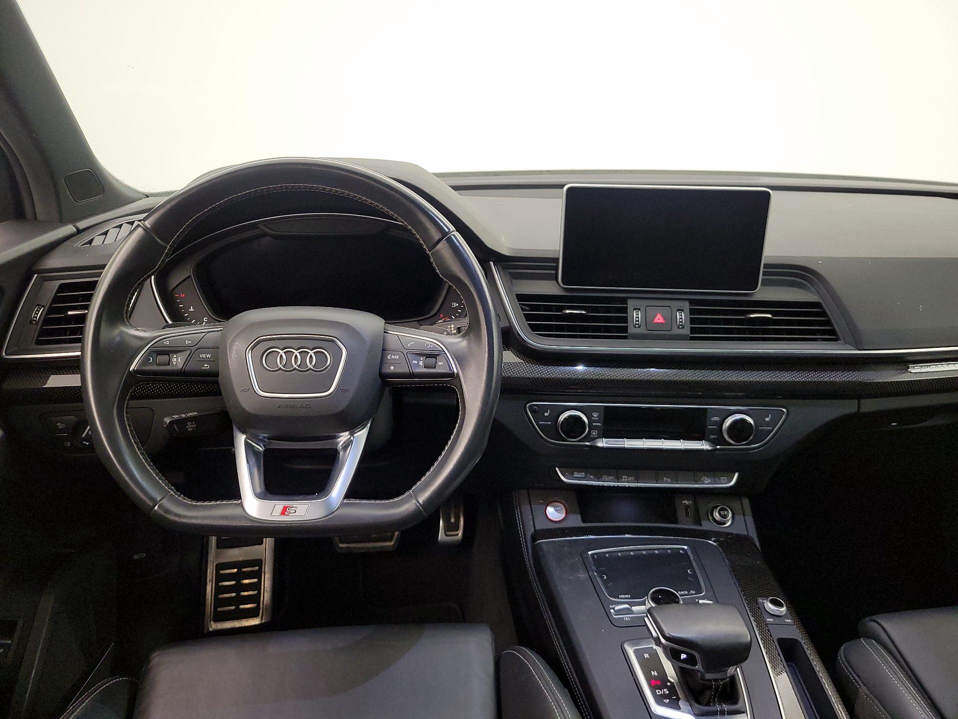 Thumbnail: 2020 Audi SQ5 - 10