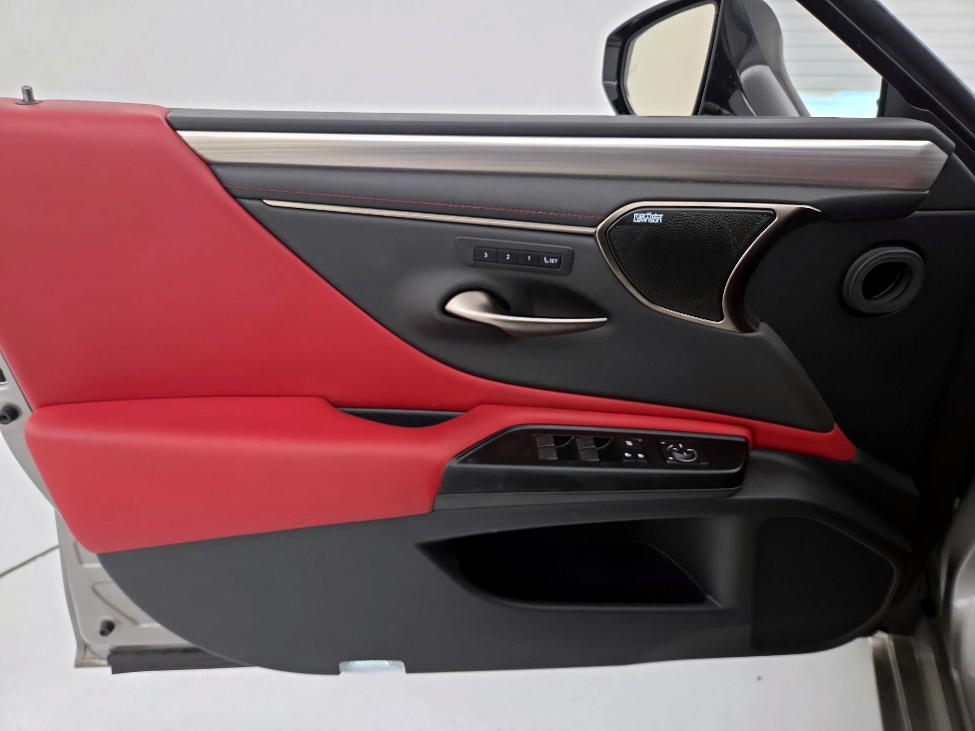 Thumbnail: 2019 Lexus ES - 12