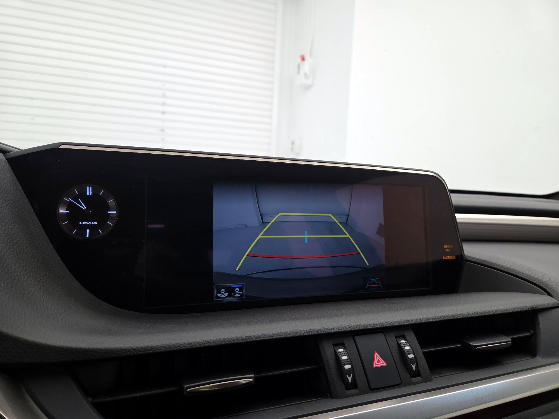 Thumbnail: 2019 Lexus ES - 15
