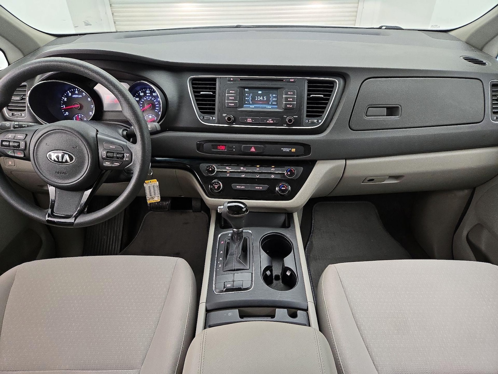 2016 Kia Sedona L - Photo 10