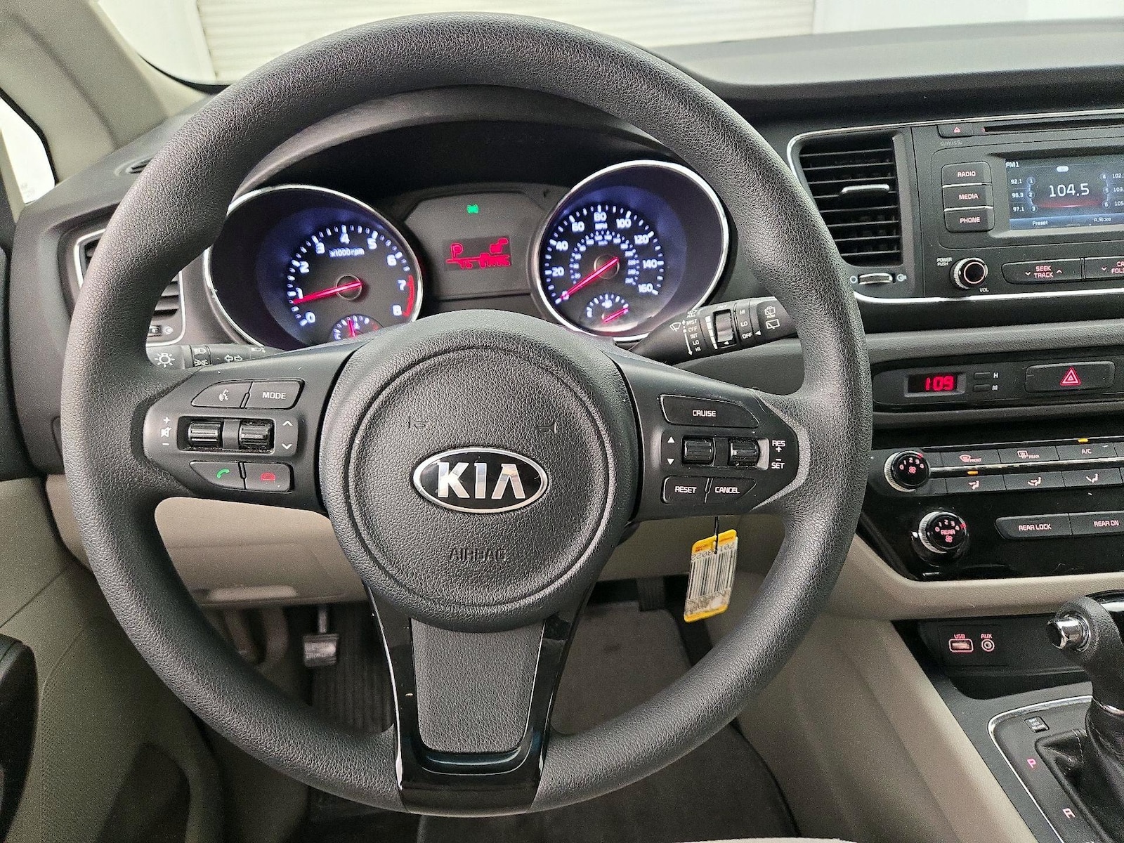 2016 Kia Sedona L - Photo 11