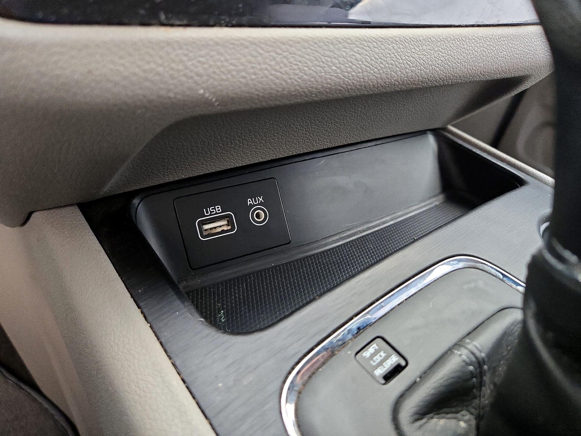 Thumbnail: 2016 Kia Sedona - 18