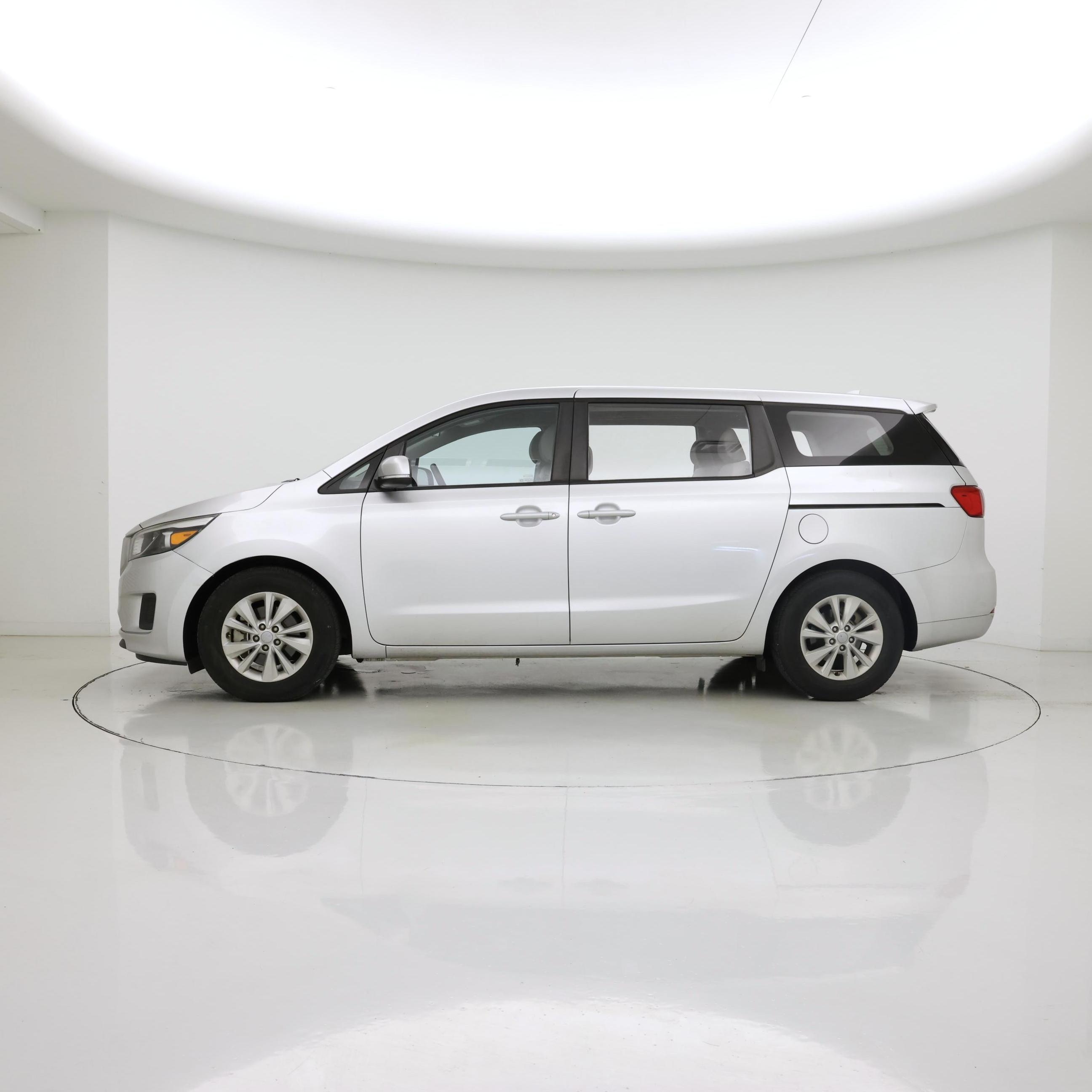 Thumbnail: 2016 Kia Sedona - 3