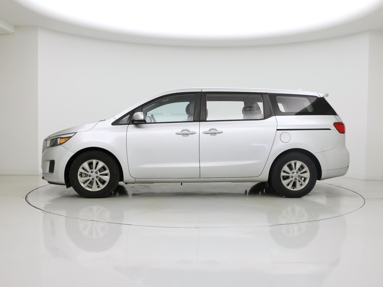 2016 Kia Sedona L - Photo 4