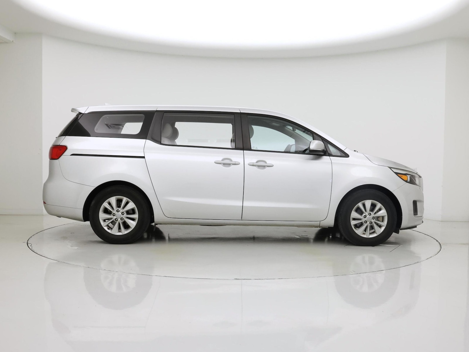 2016 Kia Sedona L - Photo 8