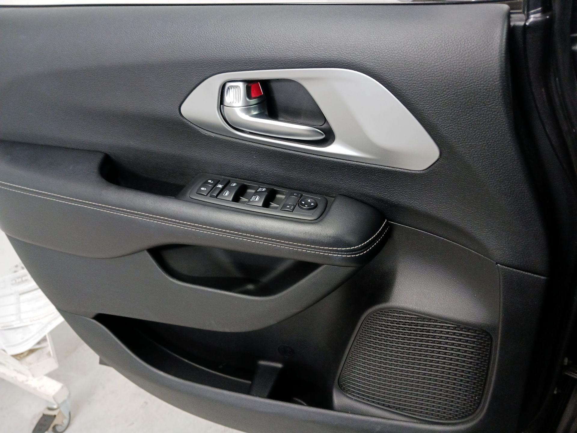 Thumbnail: 2019 Chrysler Pacifica - 10