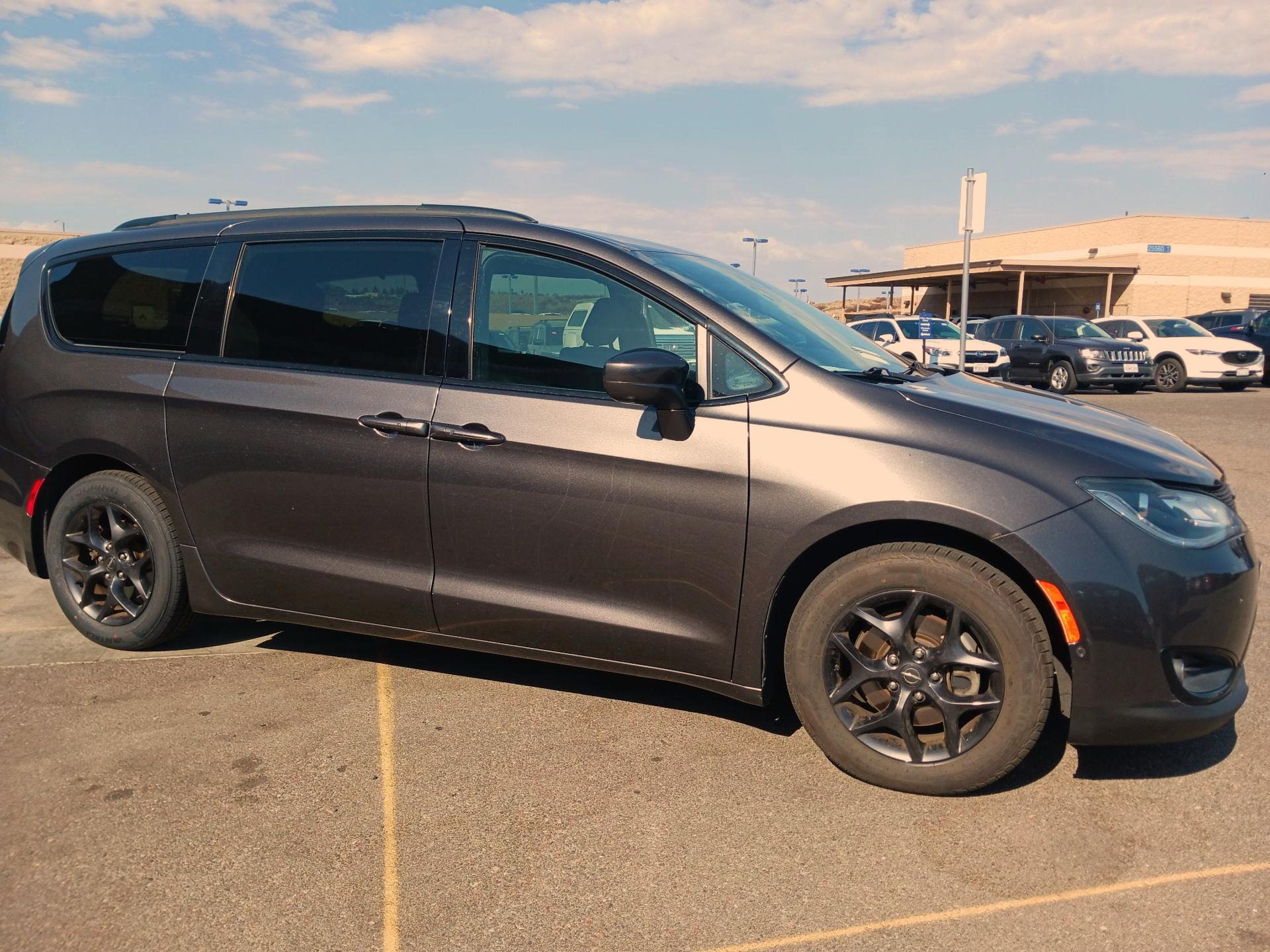Thumbnail: 2019 Chrysler Pacifica - 4