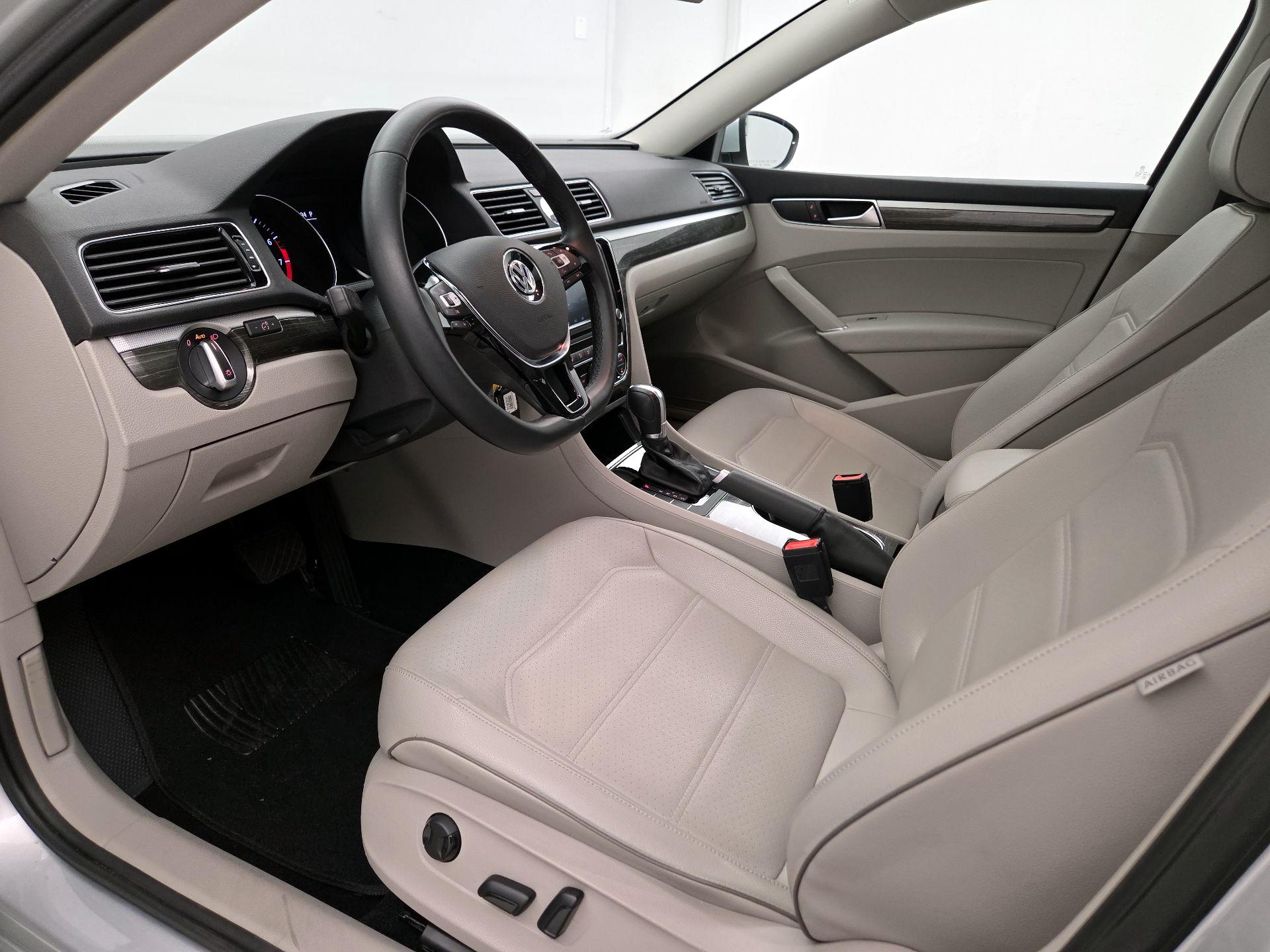 Thumbnail: 2016 Volkswagen Passat - 11