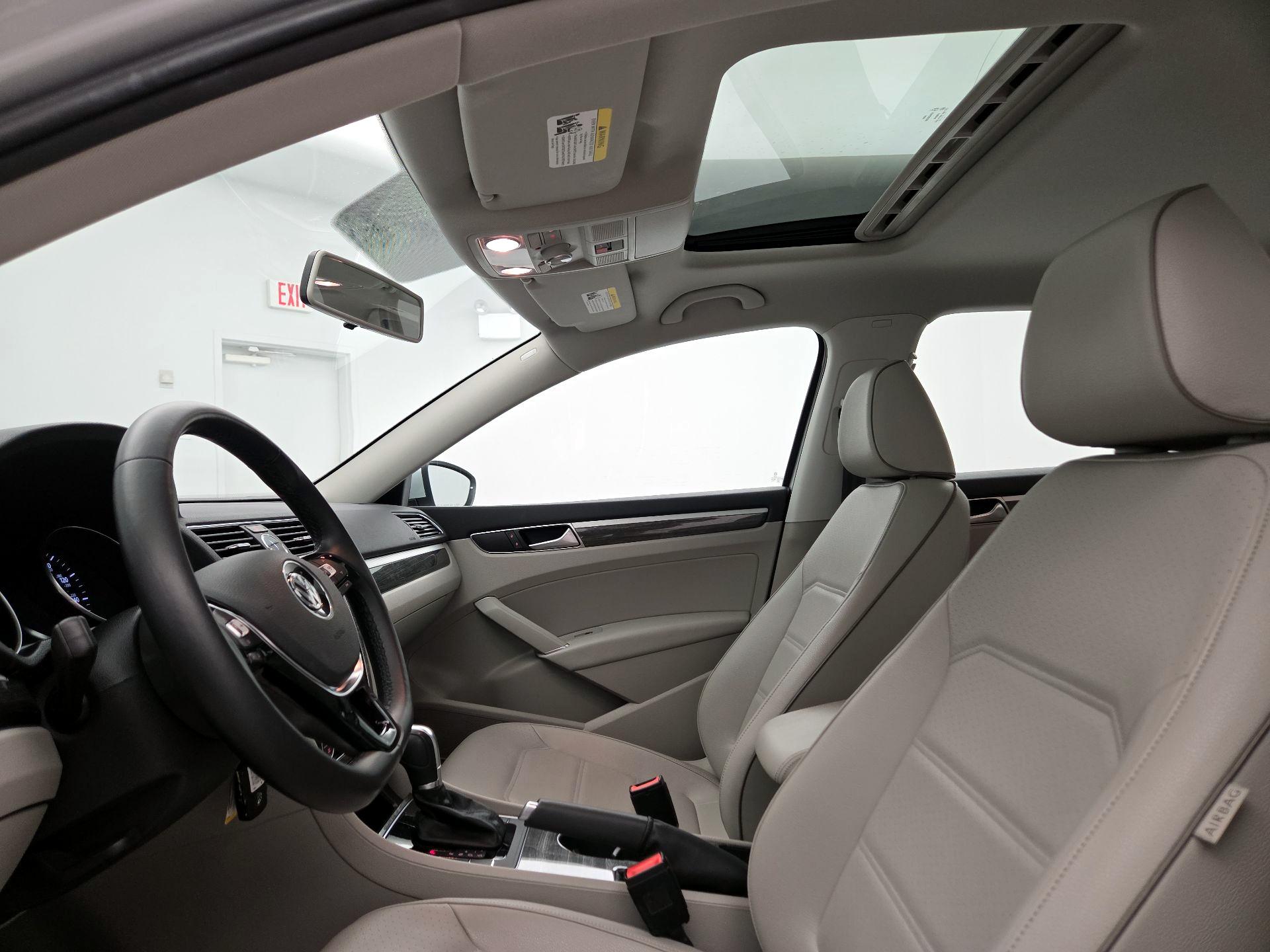 Thumbnail: 2016 Volkswagen Passat - 19