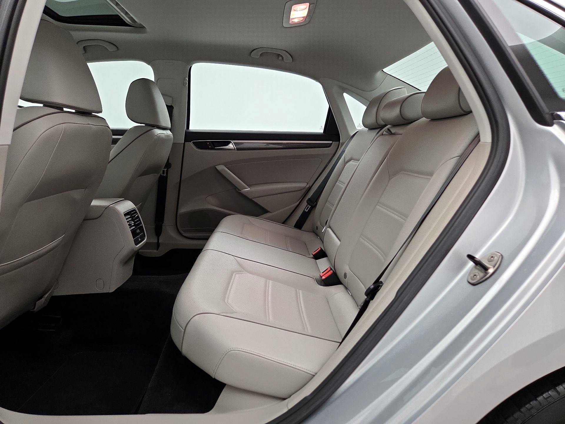 Thumbnail: 2016 Volkswagen Passat - 20
