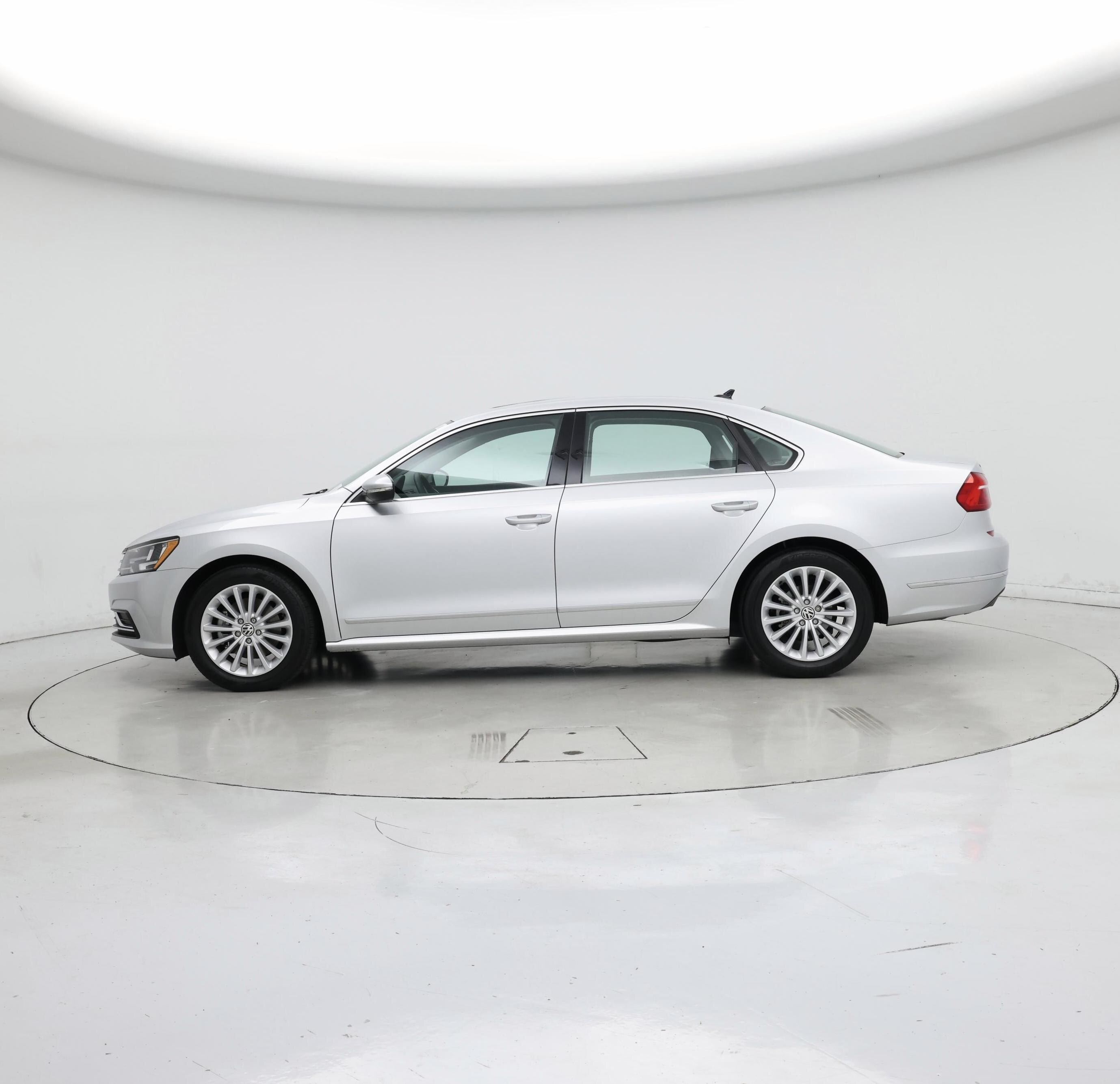 Thumbnail: 2016 Volkswagen Passat - 3