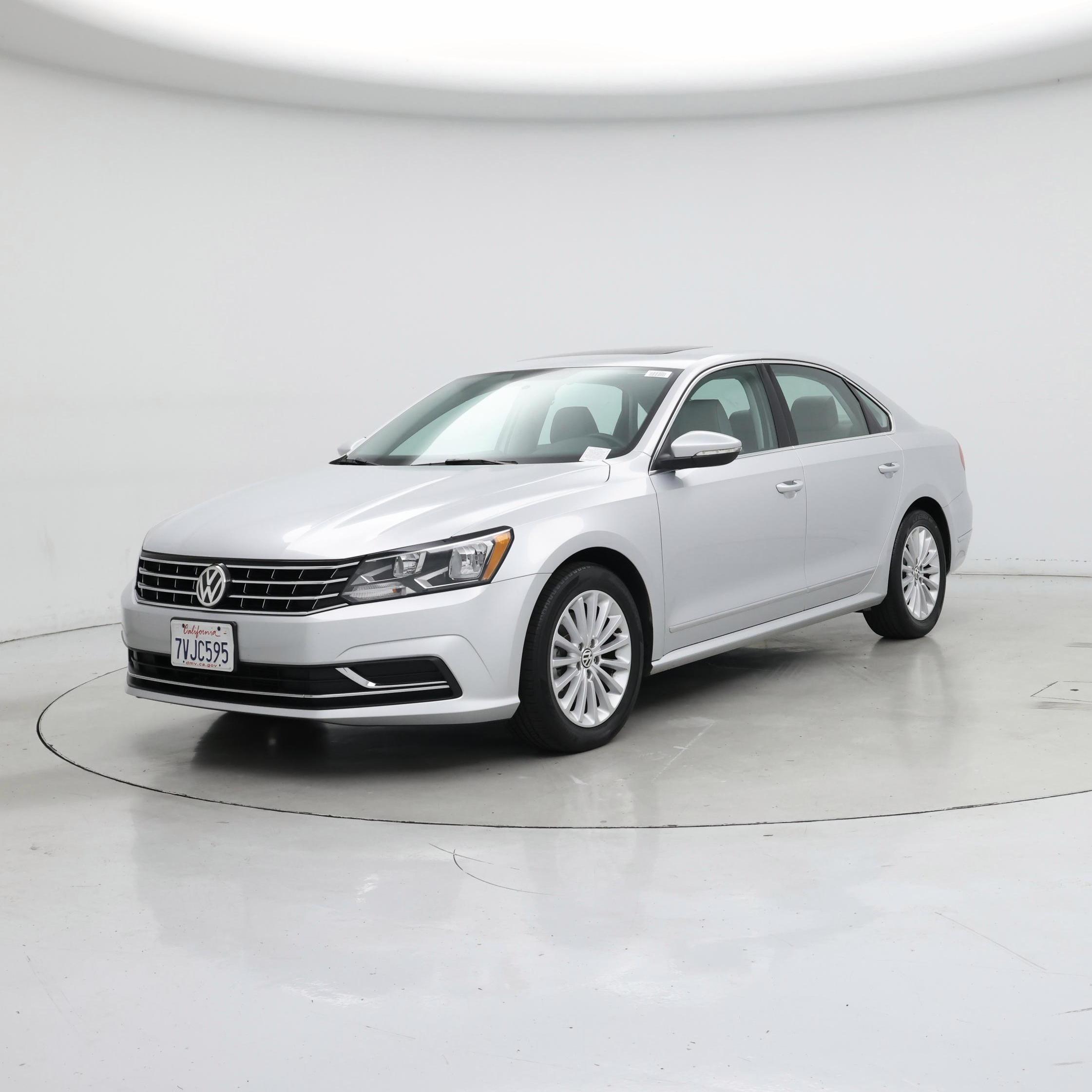 Thumbnail: 2016 Volkswagen Passat - 4
