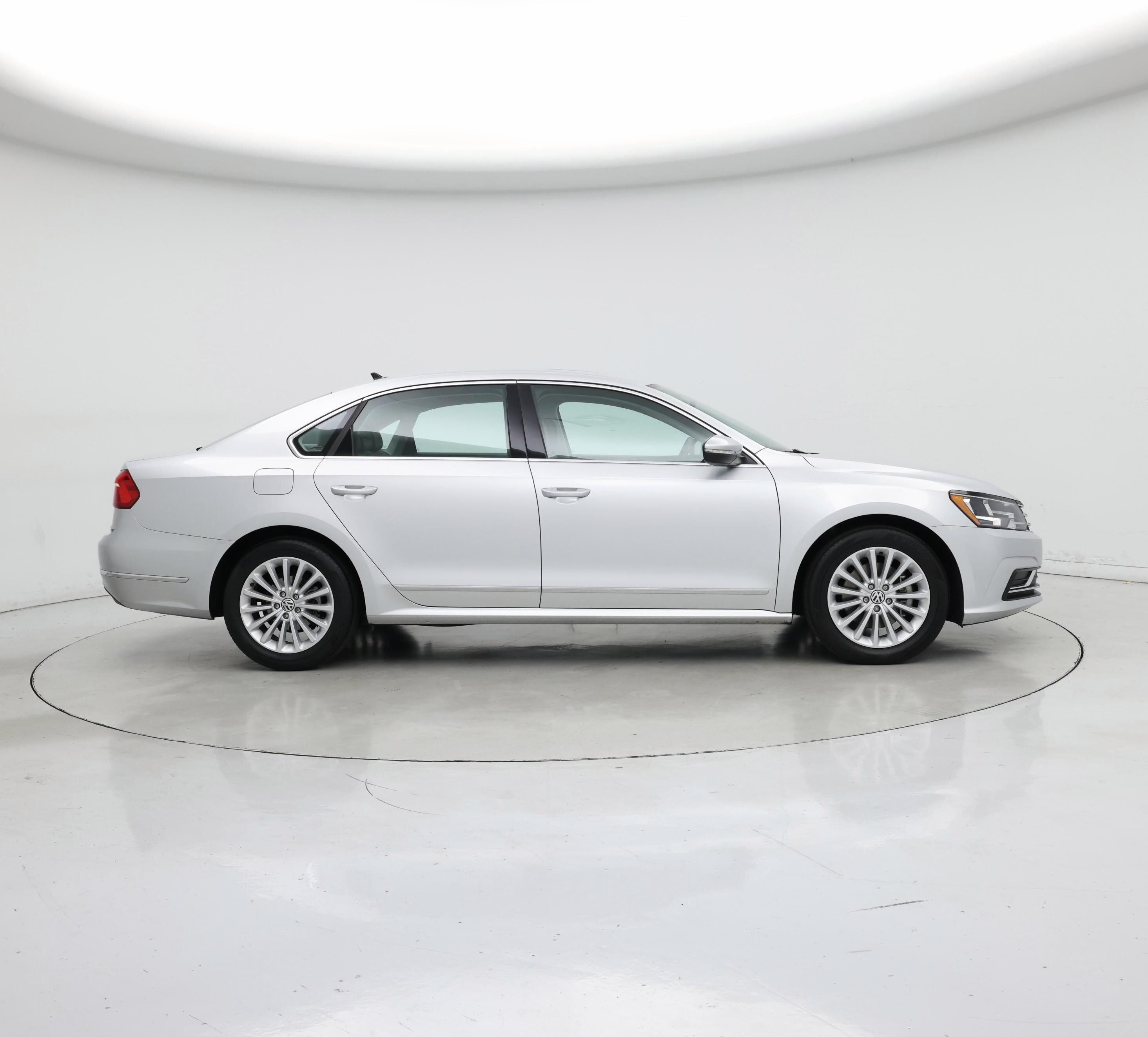 Thumbnail: 2016 Volkswagen Passat - 7