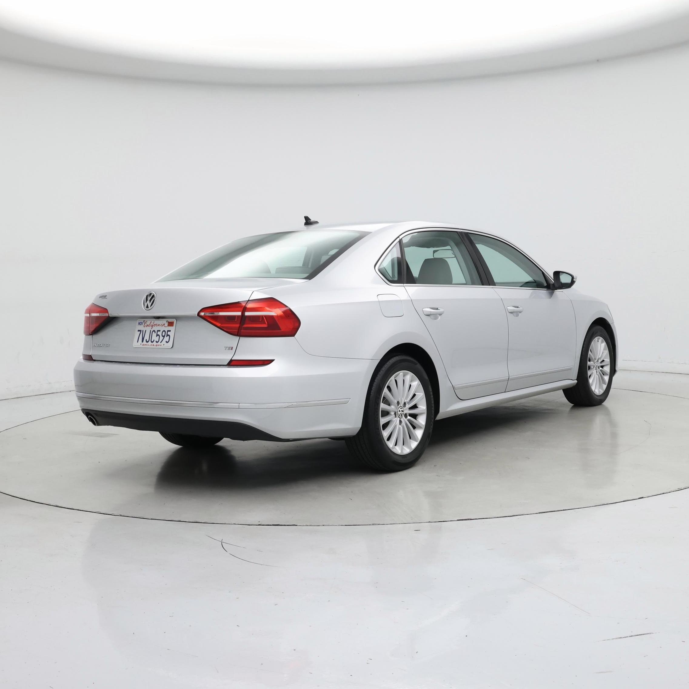 Thumbnail: 2016 Volkswagen Passat - 8