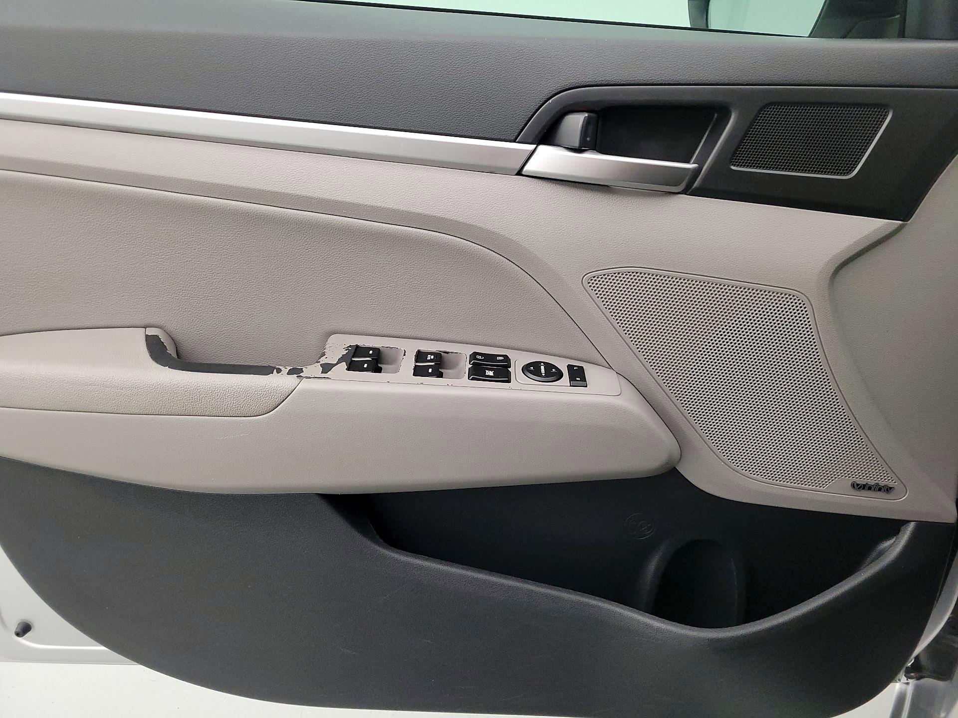 Thumbnail: 2019 Hyundai Elantra - 12
