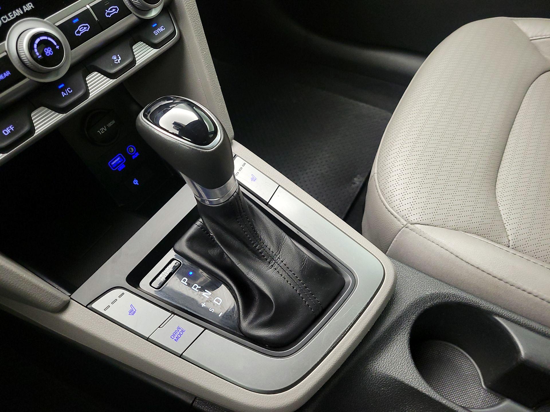Thumbnail: 2019 Hyundai Elantra - 17