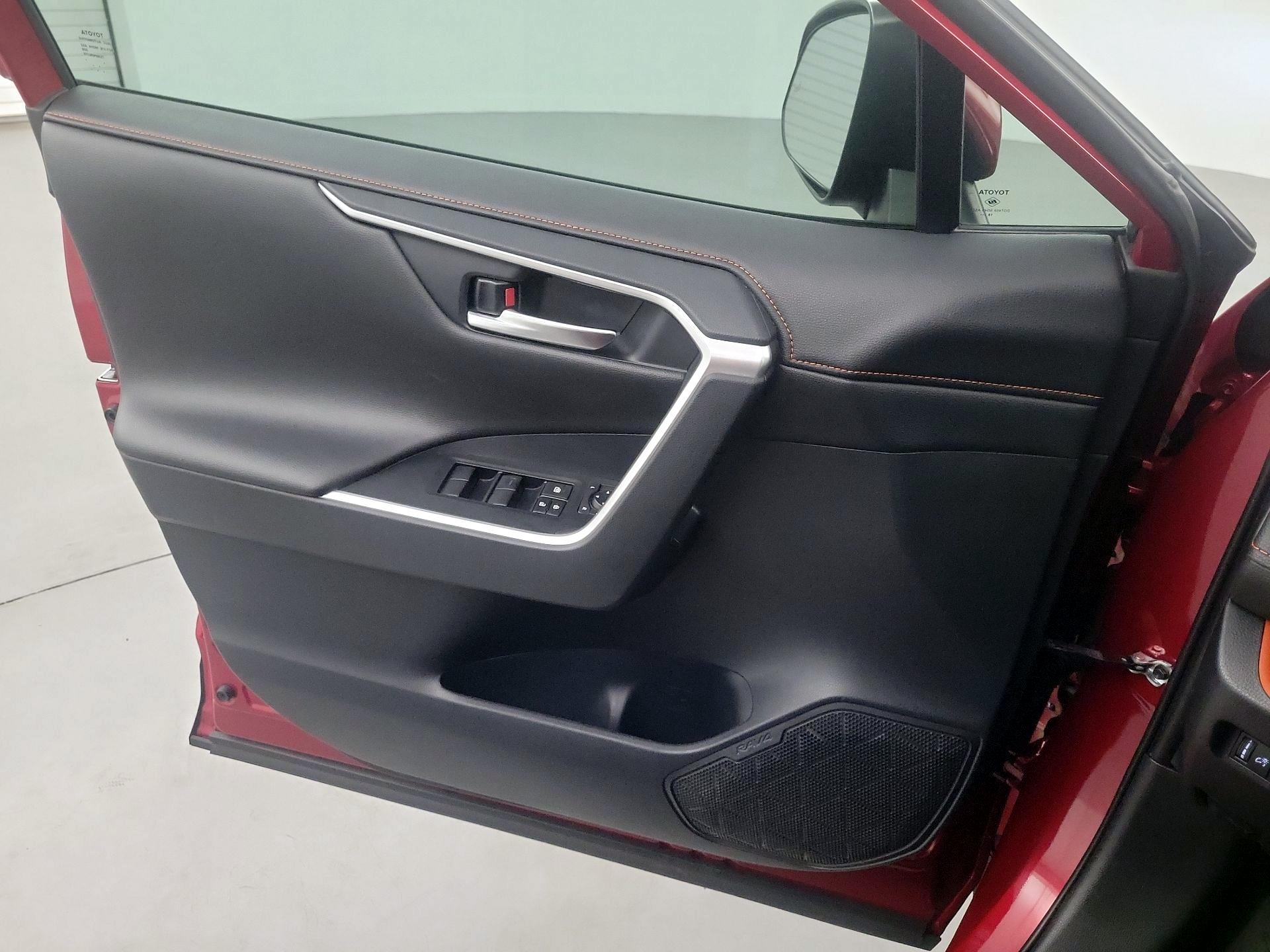 Thumbnail: 2019 Toyota RAV4 - 12