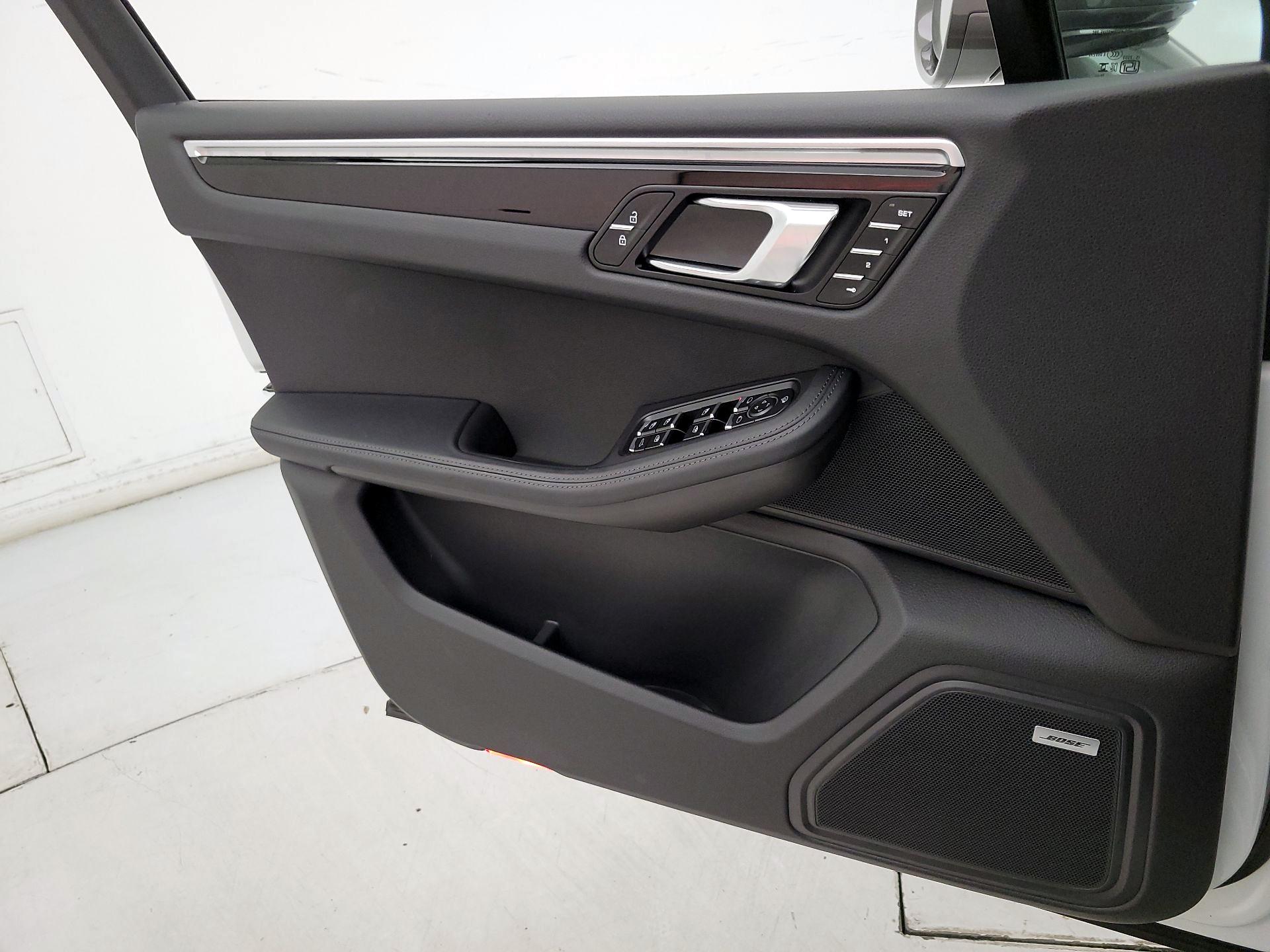 Thumbnail: 2024 Porsche Macan - 12